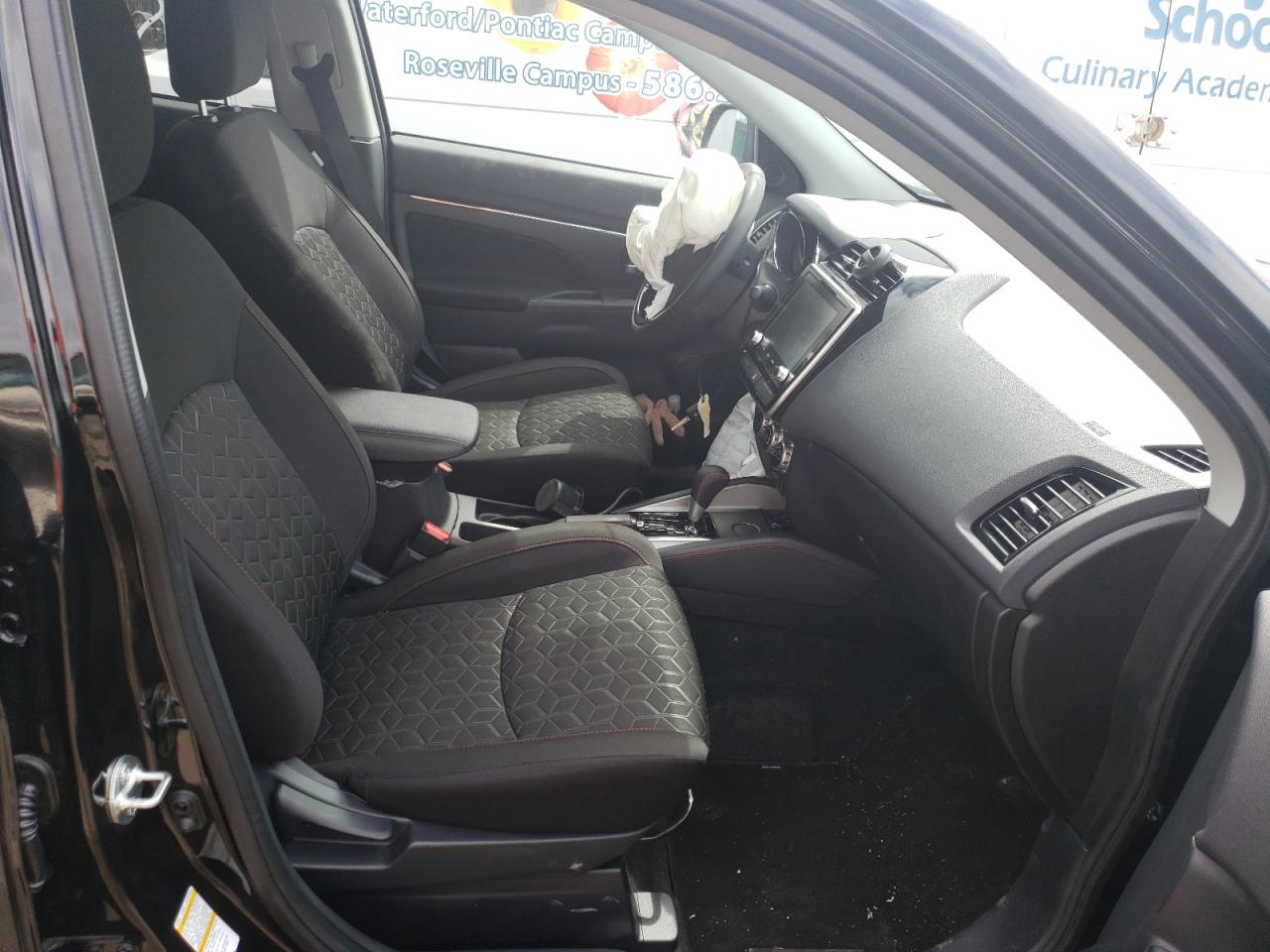 Photo 5 from auction – 2022 MITSUBISHI OUTLANDER with VIN JA4APUAU5NU002510