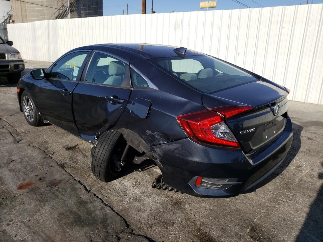 Photo 3 from auction – 2017 HONDA CIVIC EX with VIN 2HGFC2F72HH576442