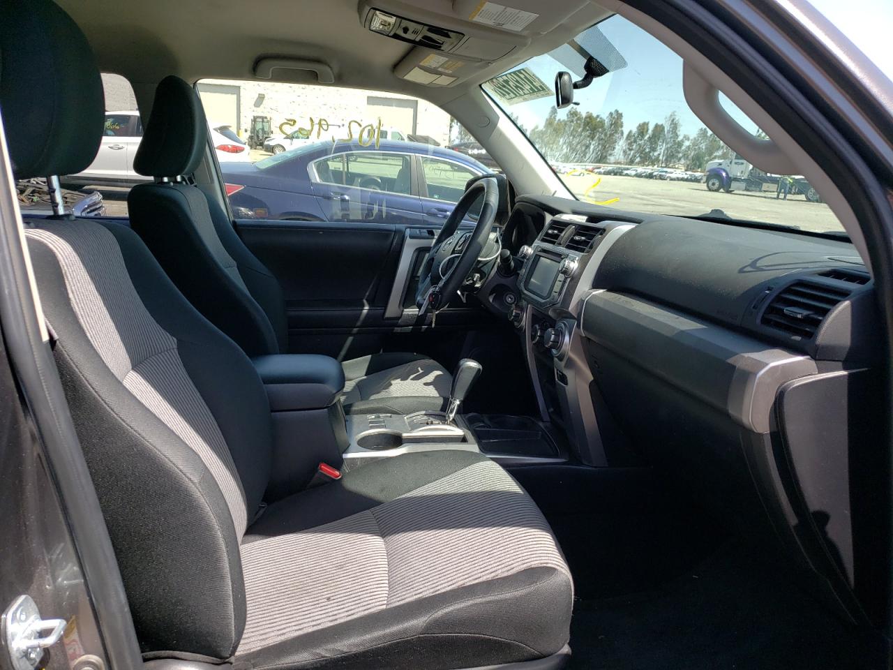 Photo 5 from auction – 2017 TOYOTA 4RUNNER SR with VIN JTEZU5JR4H5155683