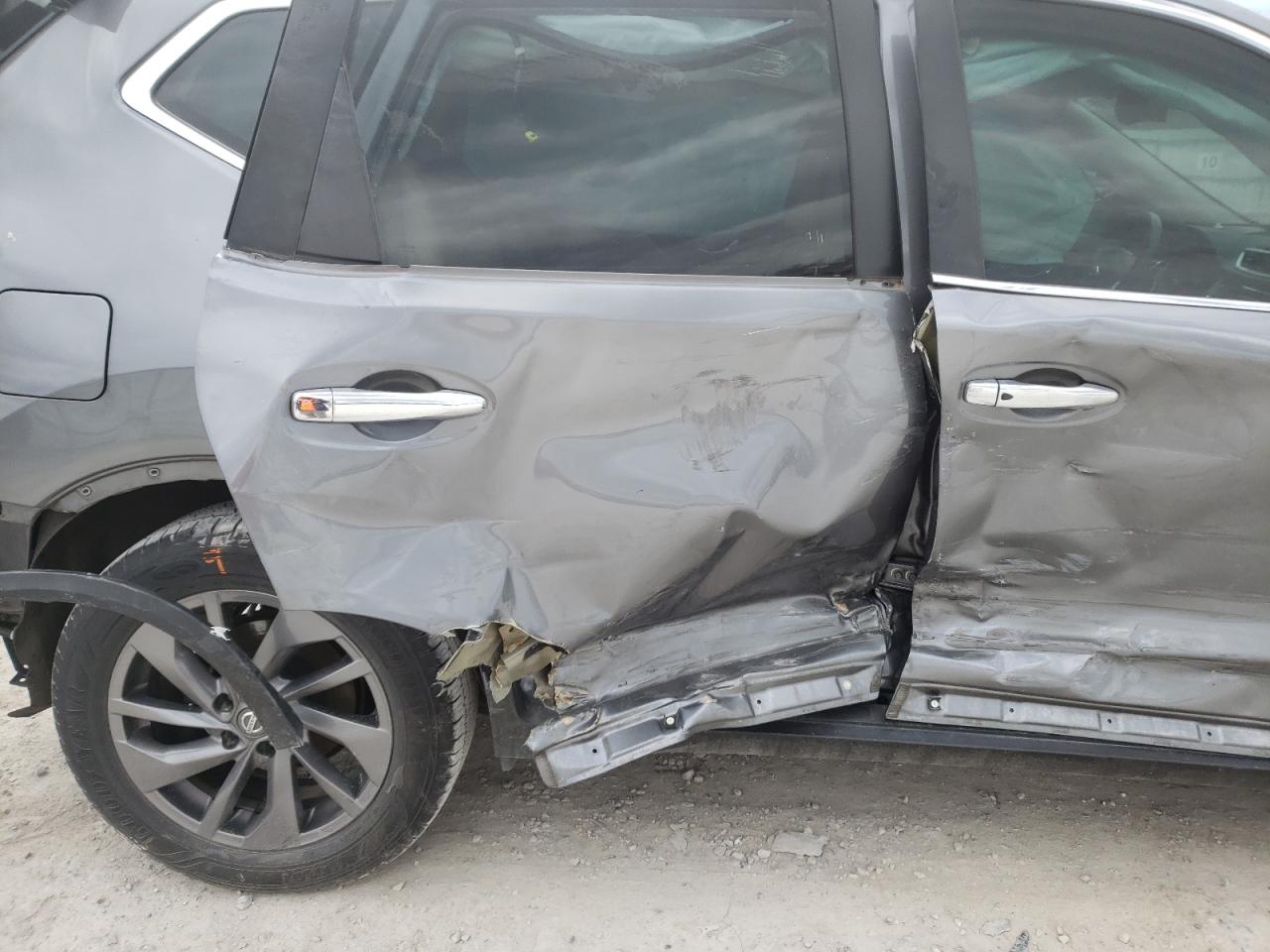 Photo 9 from auction – 2016 NISSAN ROGUE with VIN 5N1AT2MV4GC865796