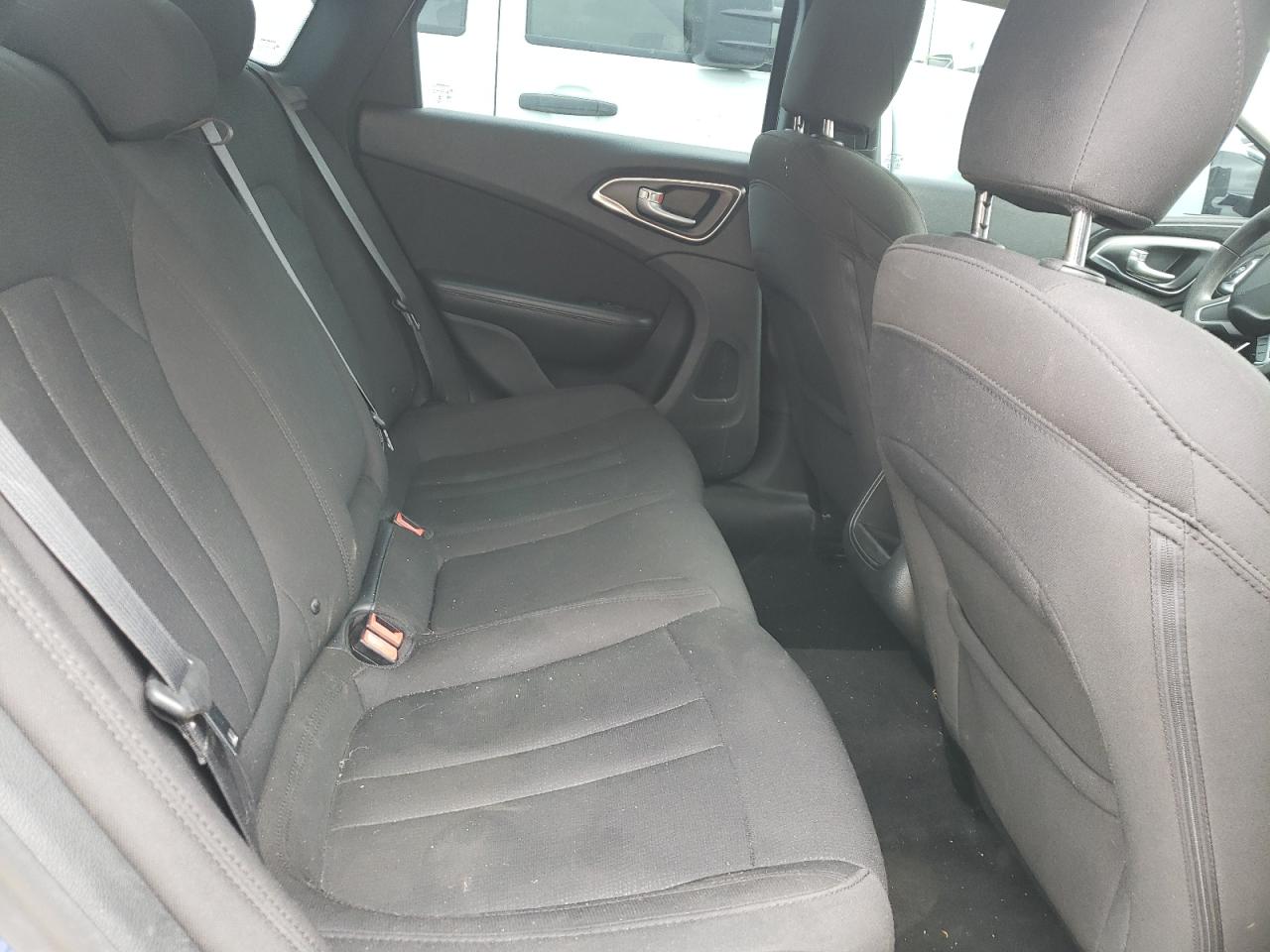 Photo 6 from auction – 2015 CHRYSLER 200 LIMITE with VIN 1C3CCCAB3FN669563