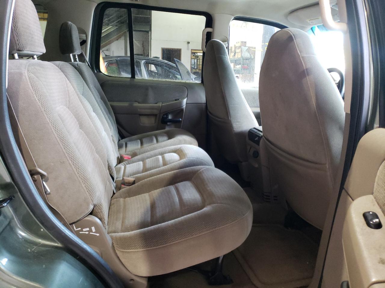 Photo 6 from auction – 2002 FORD EXPLORER X with VIN 1FMZU73W52ZA70253