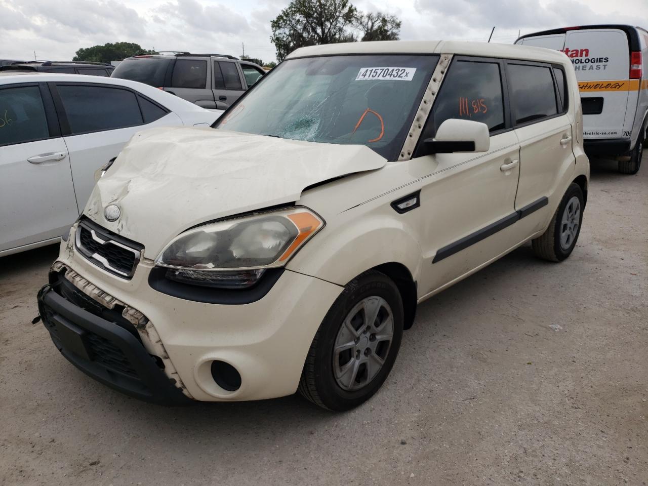 Photo 2 from auction – 2013 KIA SOUL with VIN KNDJT2A5XD7580260