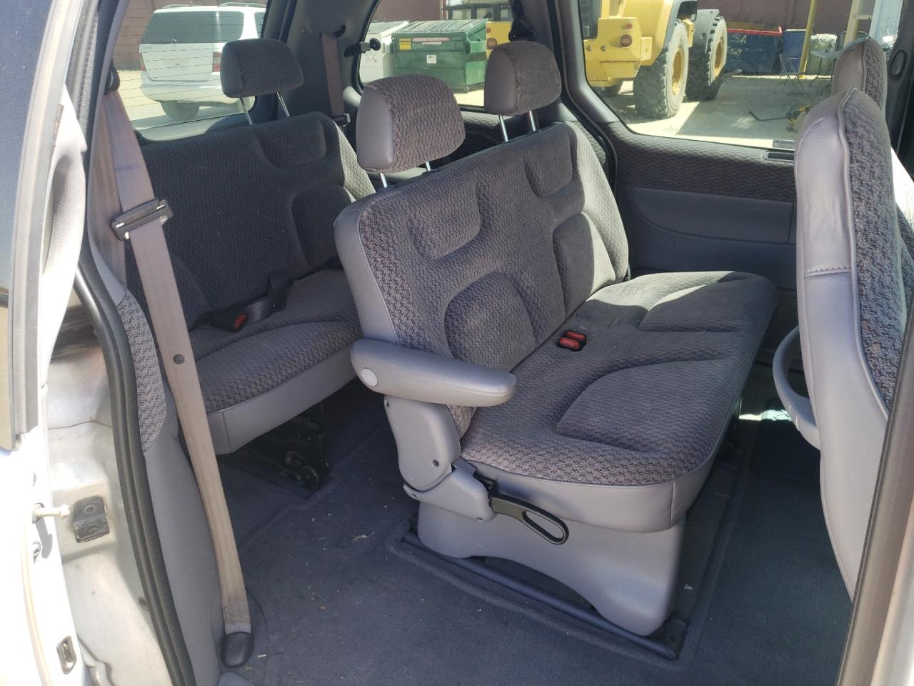 Photo 6 from auction – 2000 DODGE CARAVAN with VIN 2B4GP45R8YR868528