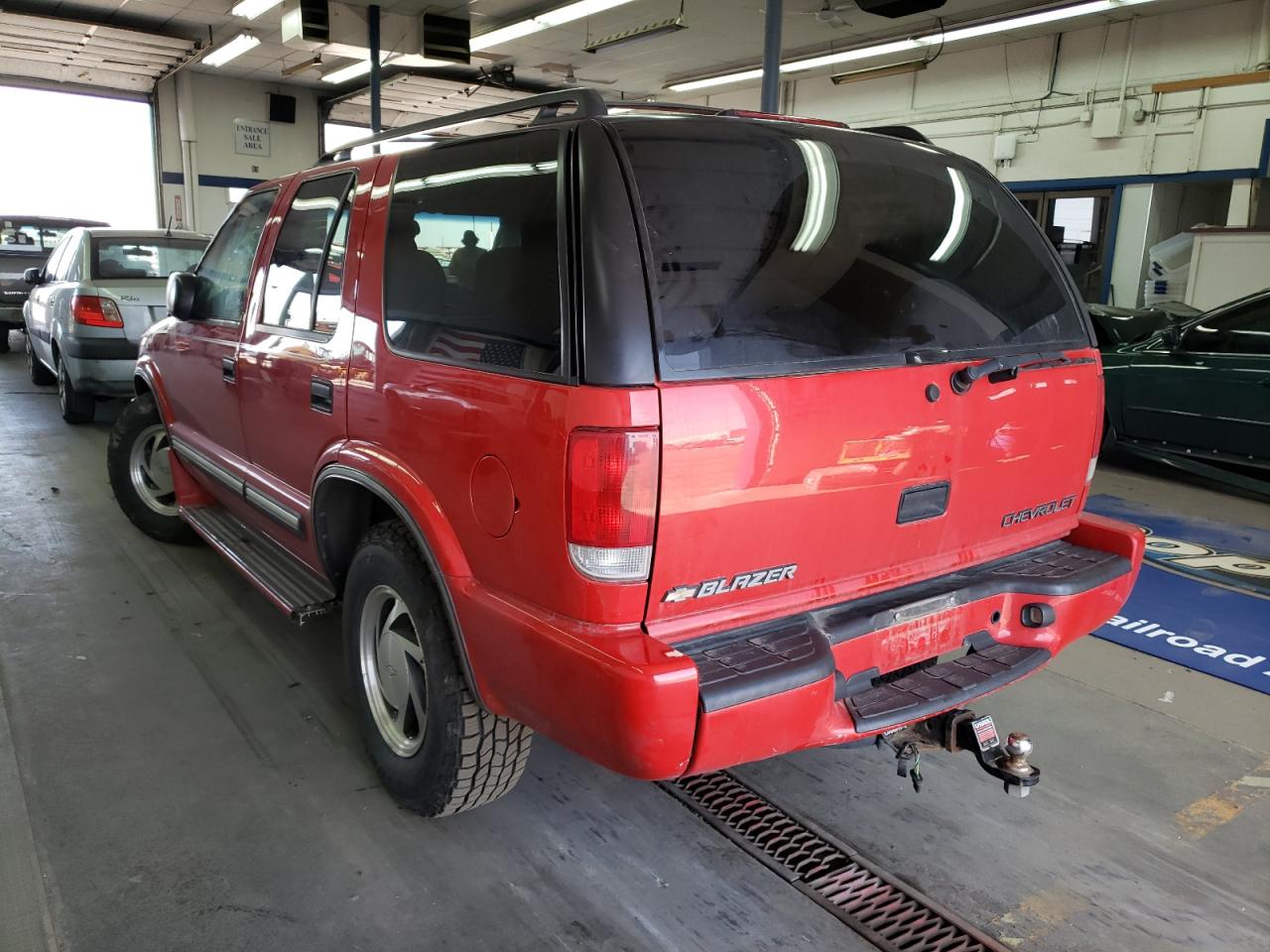 Photo 3 from auction – 2000 CHEVROLET BLAZER with VIN 1GNDT13W3Y2112393