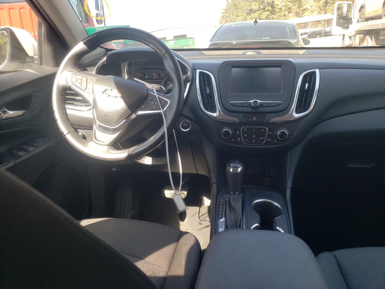 Photo 9 from auction – 2018 CHEVROLET EQUINOX LT with VIN 2GNAXSEVXJ6331992