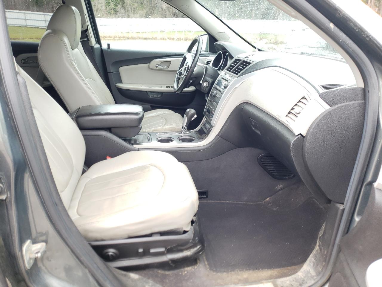 Photo 5 from auction – 2011 CHEVROLET TRAVERSE L with VIN 1GNKVLED9BJ158560