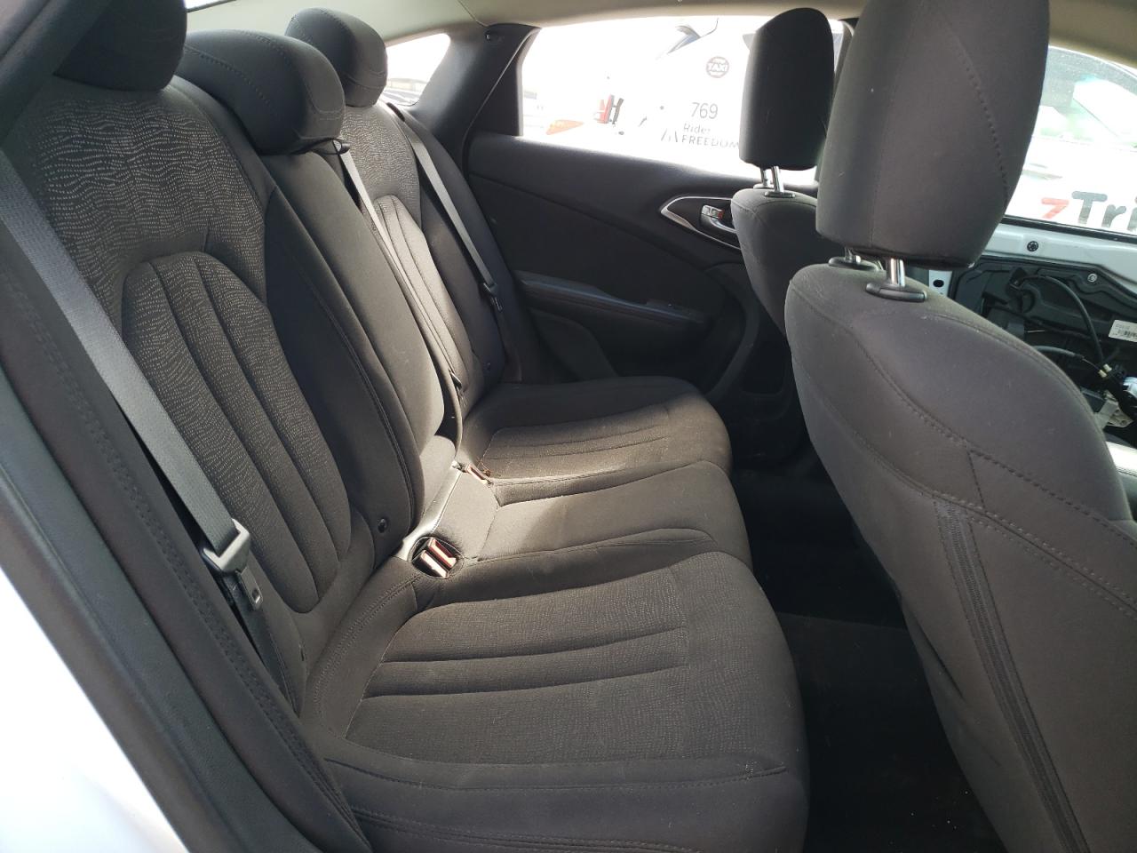Photo 6 from auction – 2015 CHRYSLER 200 LIMITE with VIN 1C3CCCAB8FN547975