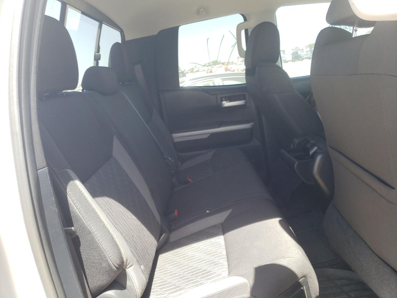 Photo 6 from auction – 2015 TOYOTA TUNDRA DOU with VIN 5TFUW5F10FX464774
