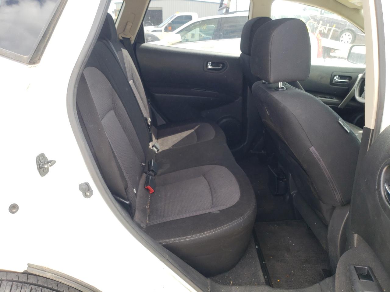 Photo 6 from auction – 2013 NISSAN ROGUE S with VIN JN8AS5MT2DW515170