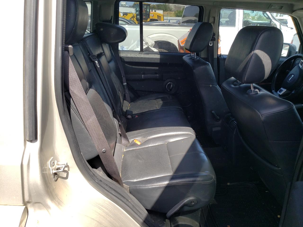 Photo 6 from auction – 2008 JEEP COMMANDER with VIN 1J8HH58238C116200