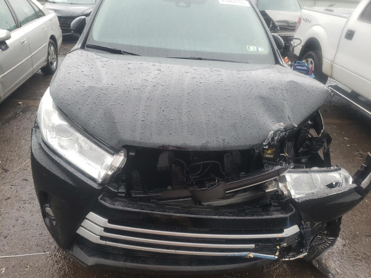 Photo 7 from auction – 2018 TOYOTA HIGHLANDER with VIN 5TDJZRFH1JS498252