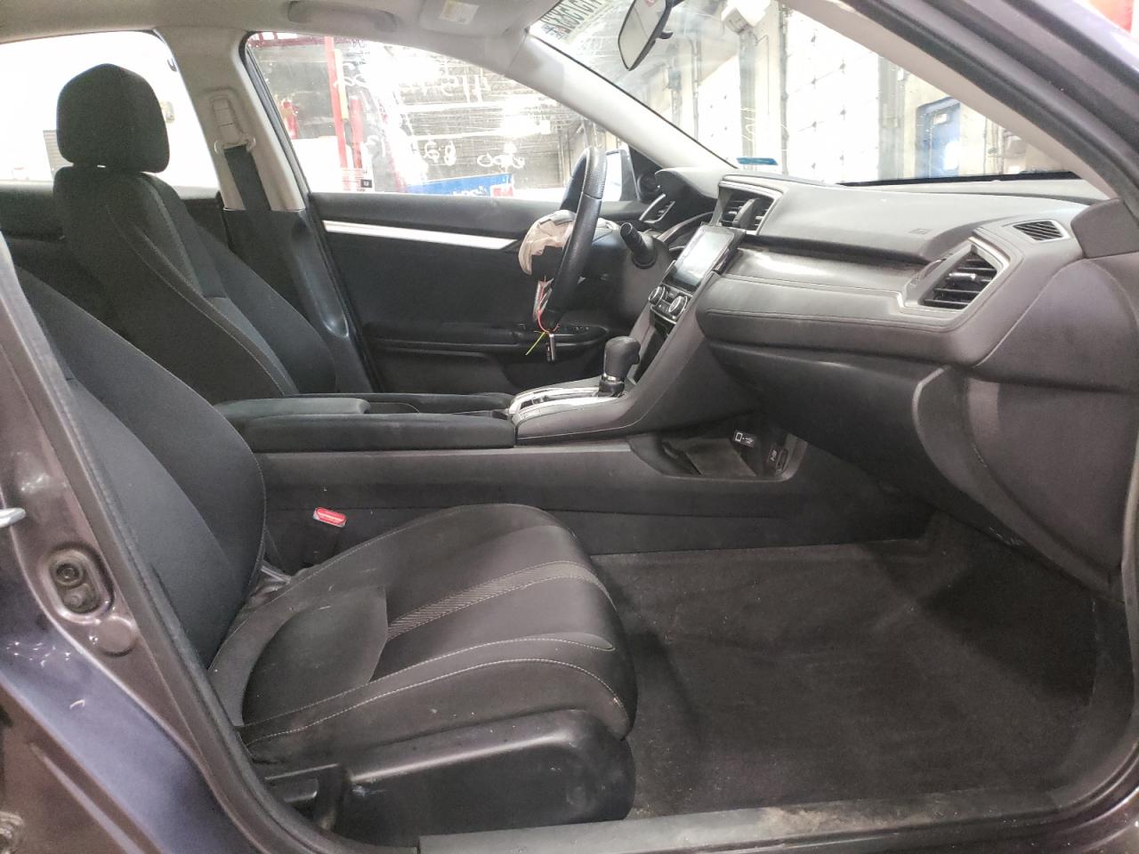 Photo 5 from auction – 2017 HONDA CIVIC EX with VIN 19XFC2F79HE044874