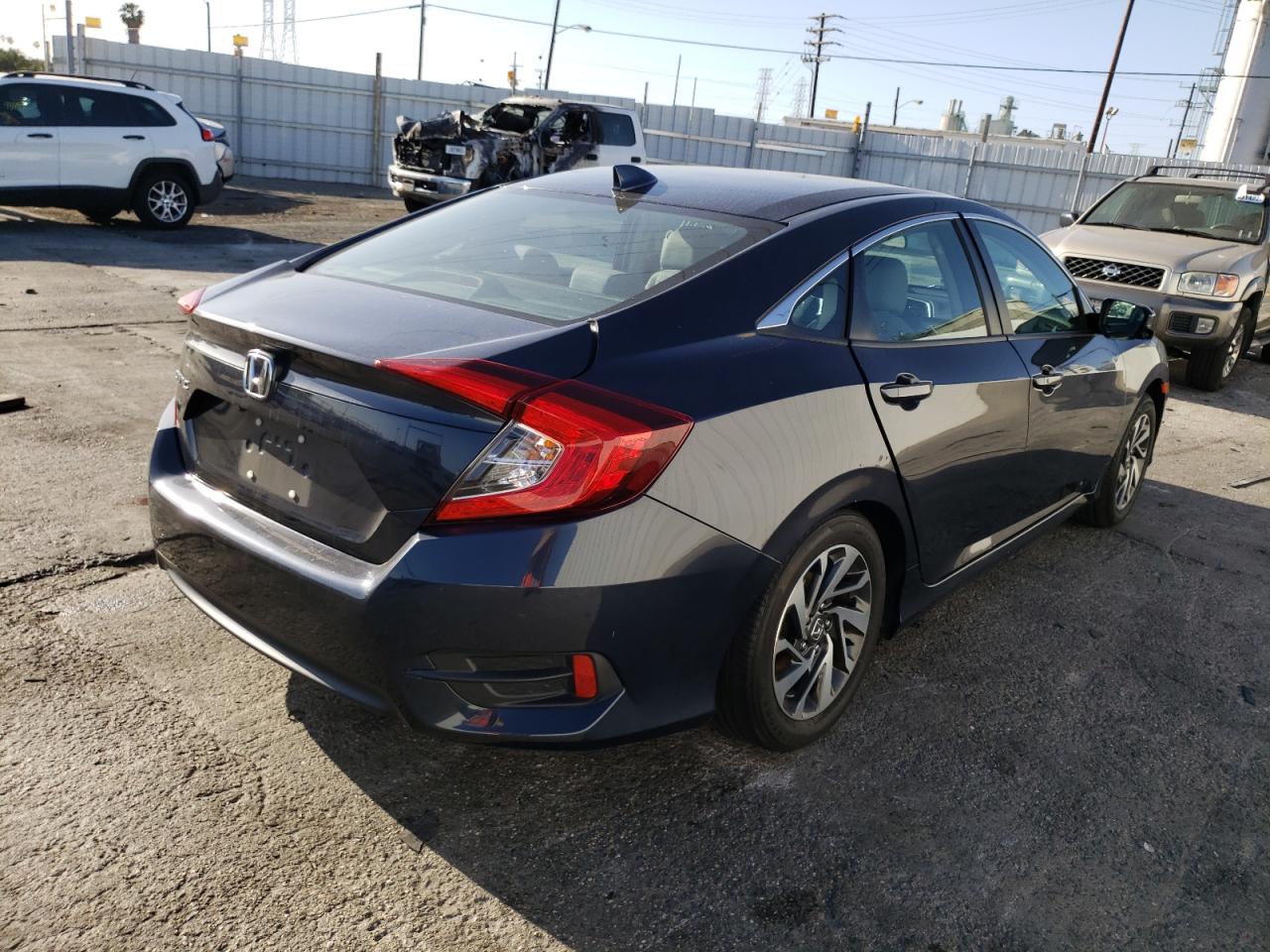 Photo 4 from auction – 2017 HONDA CIVIC EX with VIN 2HGFC2F72HH576442