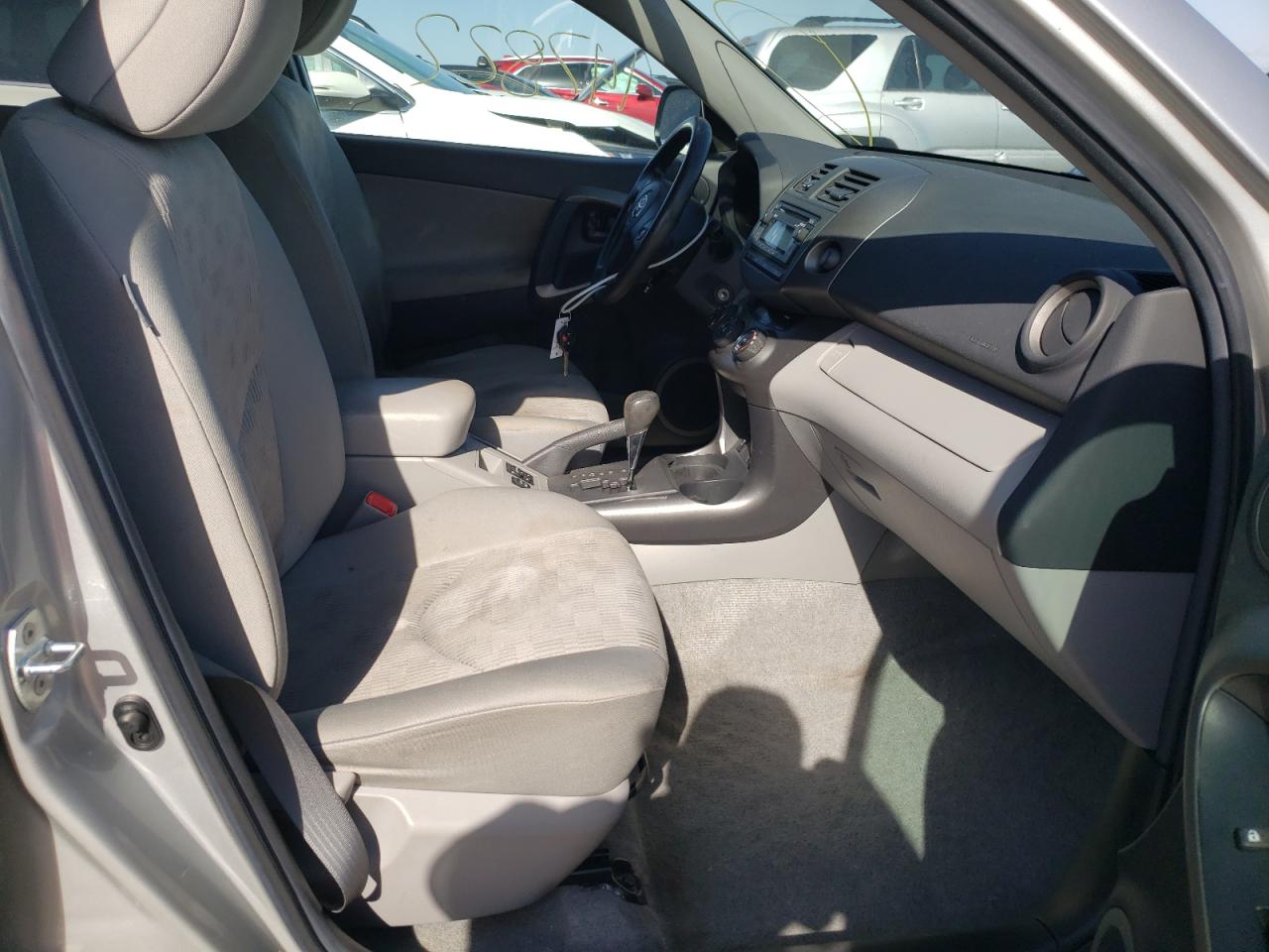 Photo 5 from auction – 2012 TOYOTA RAV4 with VIN 2T3KF4DV2CW110312