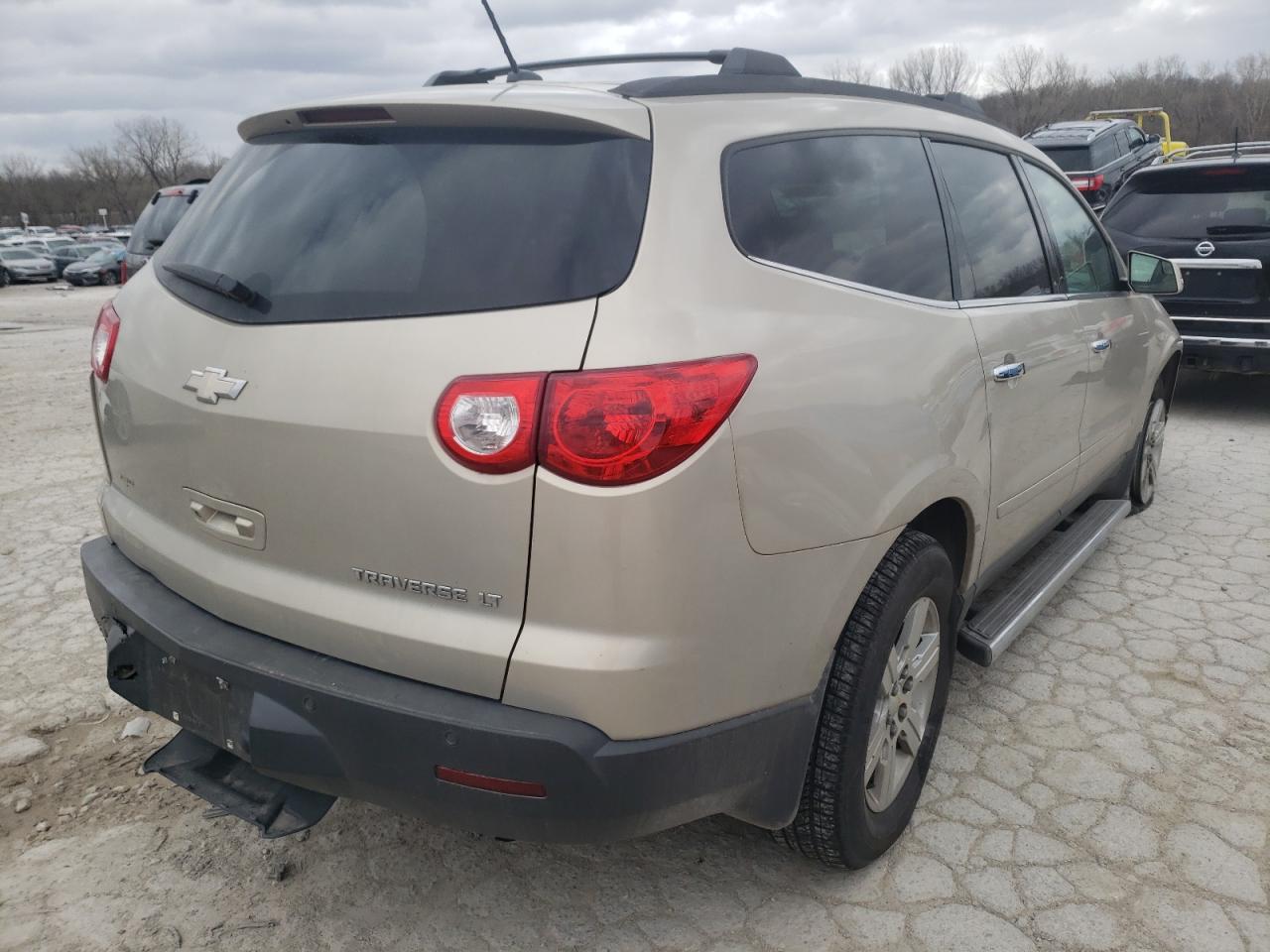 Photo 4 from auction – 2010 CHEVROLET TRAVERSE L with VIN 1GNLRGED2AS147649