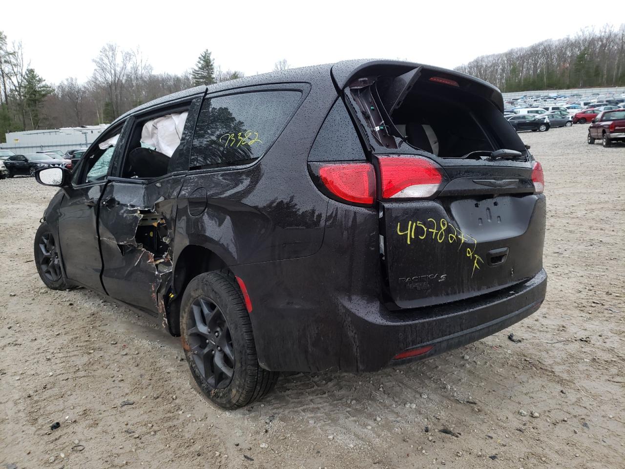 Photo 3 from auction – 2018 CHRYSLER PACIFICA T with VIN 2C4RC1FG1JR252789