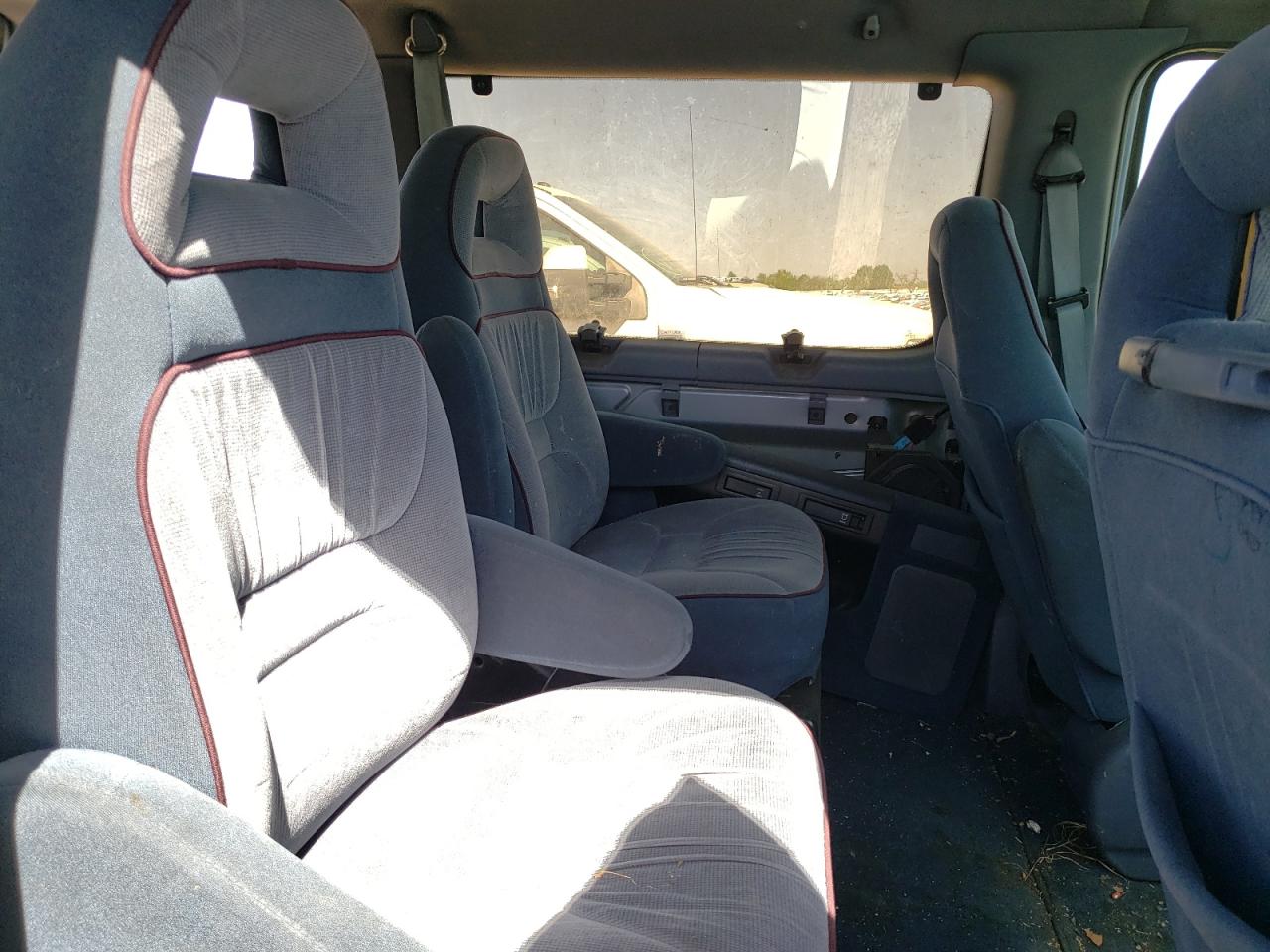 Photo 6 from auction – 1997 FORD ECONOLINE with VIN 1FMEE1168VHB06085