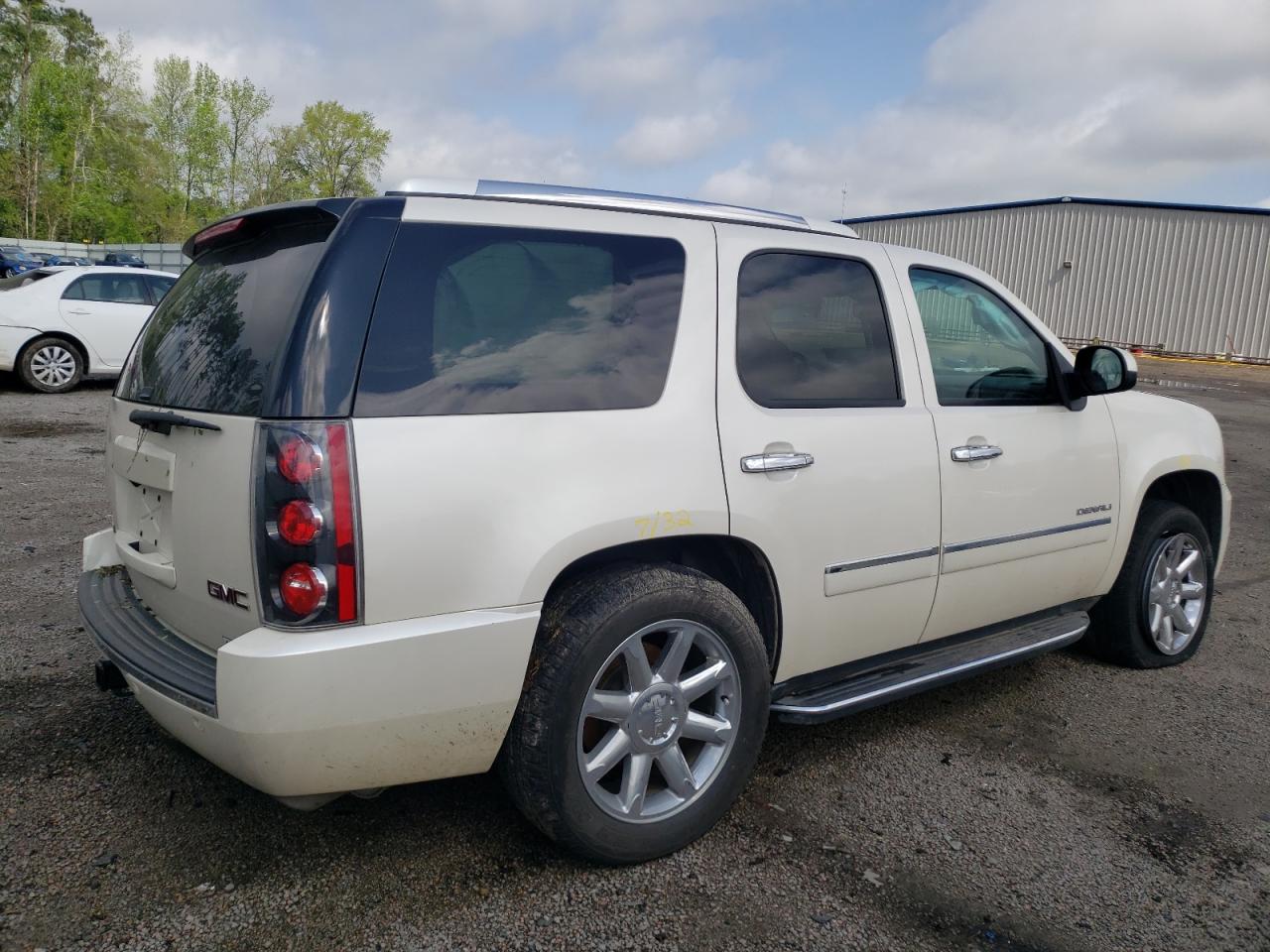 Photo 4 from auction – 2013 GMC YUKON DENA with VIN 1GKS2EEF6DR192950