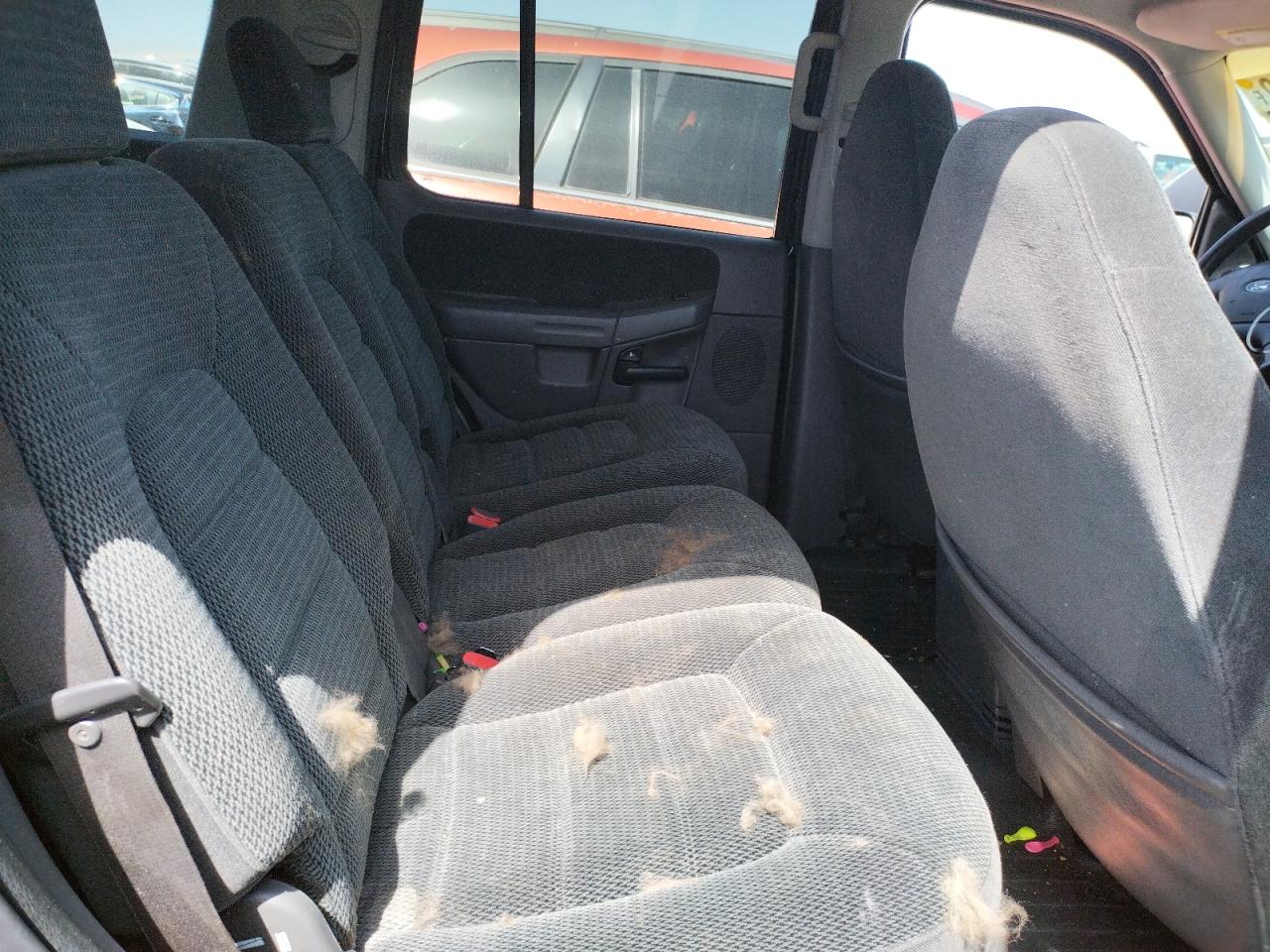 Photo 6 from auction – 2002 FORD EXPLORER X with VIN 1FMZU63E12ZA10908