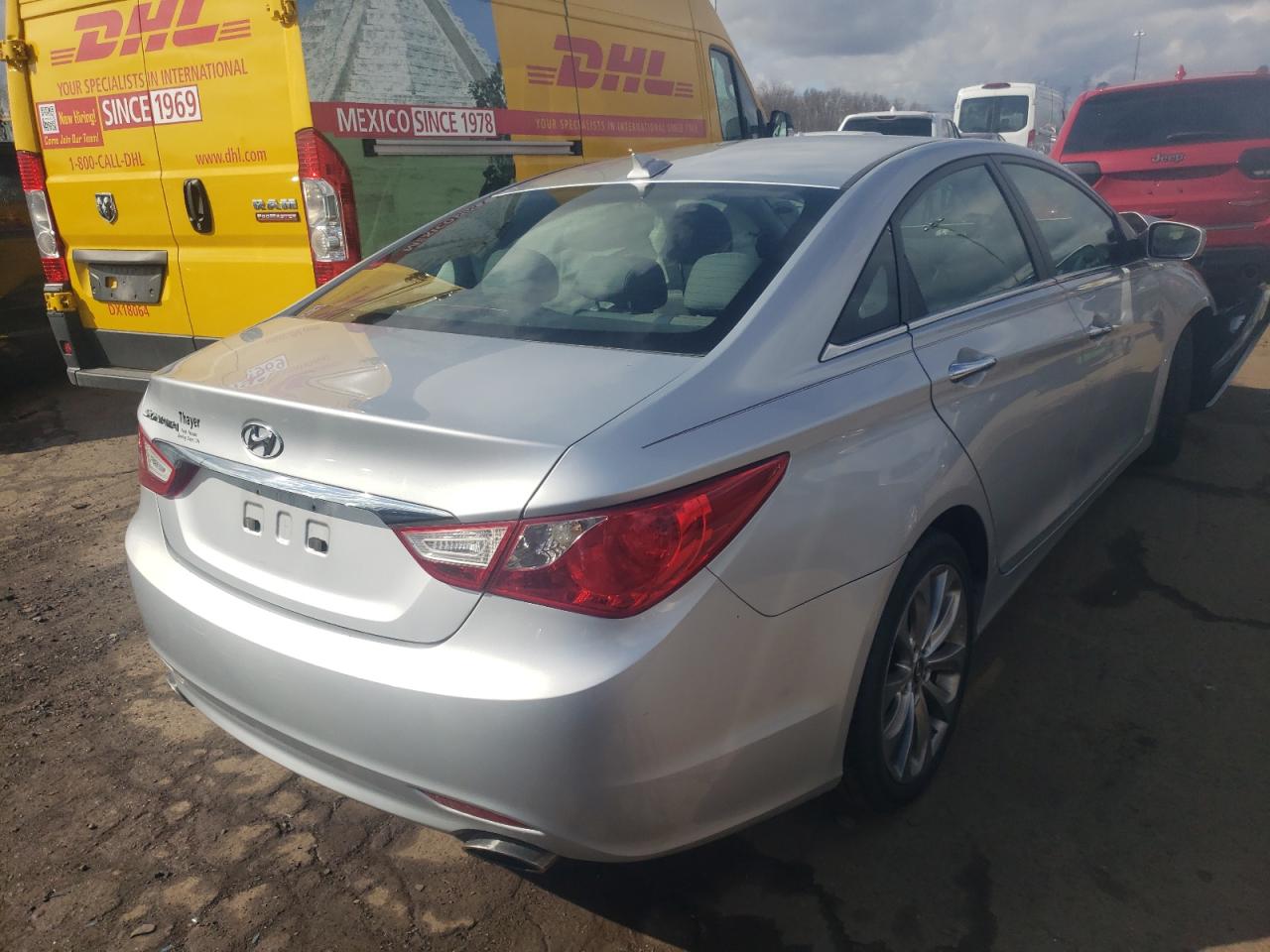 Photo 4 from auction – 2012 HYUNDAI SONATA SE with VIN 5NPEC4AC9CH335181