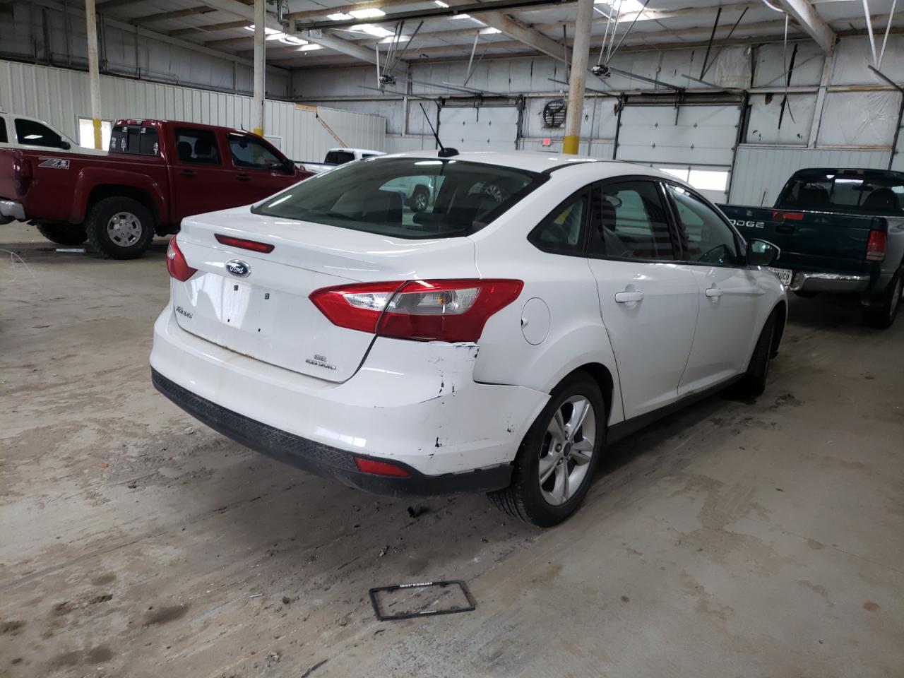Photo 4 from auction – 2014 FORD FOCUS SE with VIN 1FADP3F29EL258214