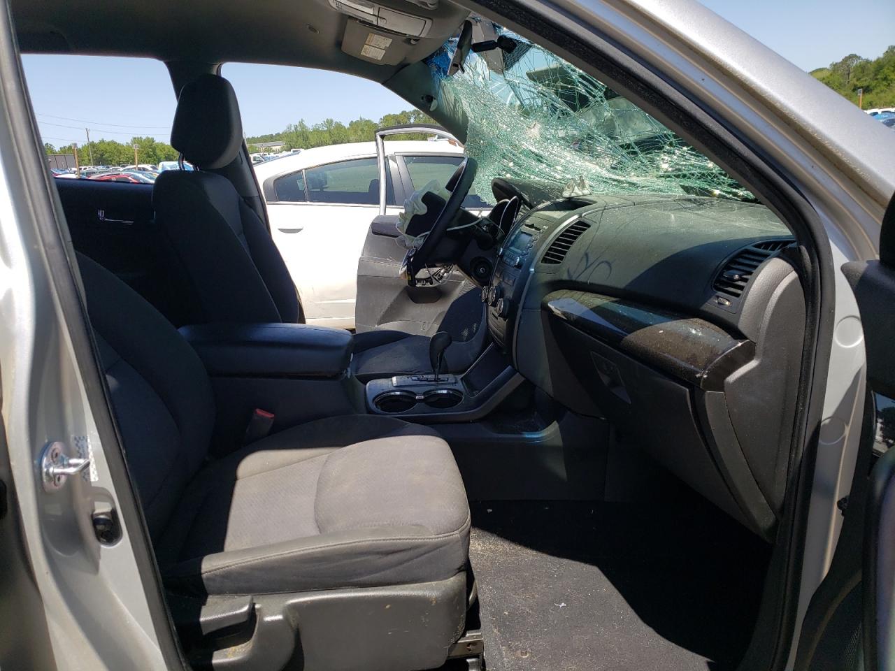 Photo 5 from auction – 2011 KIA SORENTO BA with VIN 5XYKTCA12BG013211