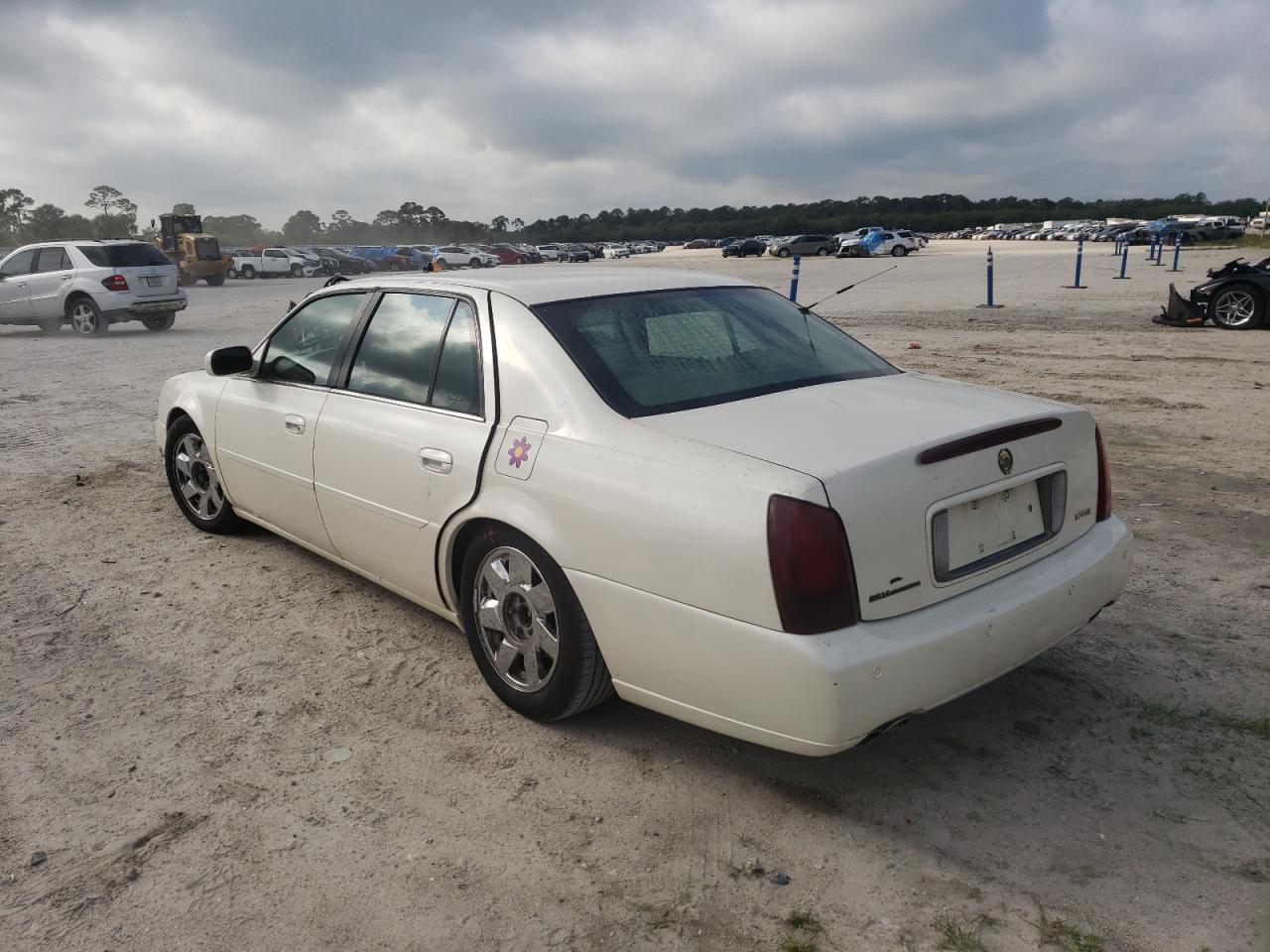 Photo 3 from auction – 2000 CADILLAC DEVILLE DT with VIN 1G6KF5797YU264526