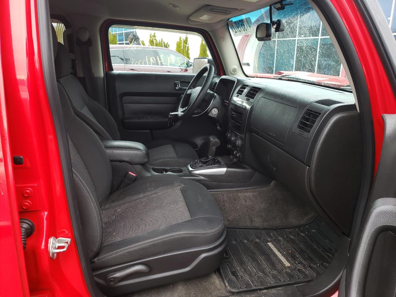 Photo 5 from auction – 2006 HUMMER H3 with VIN 5GTDN136368106177
