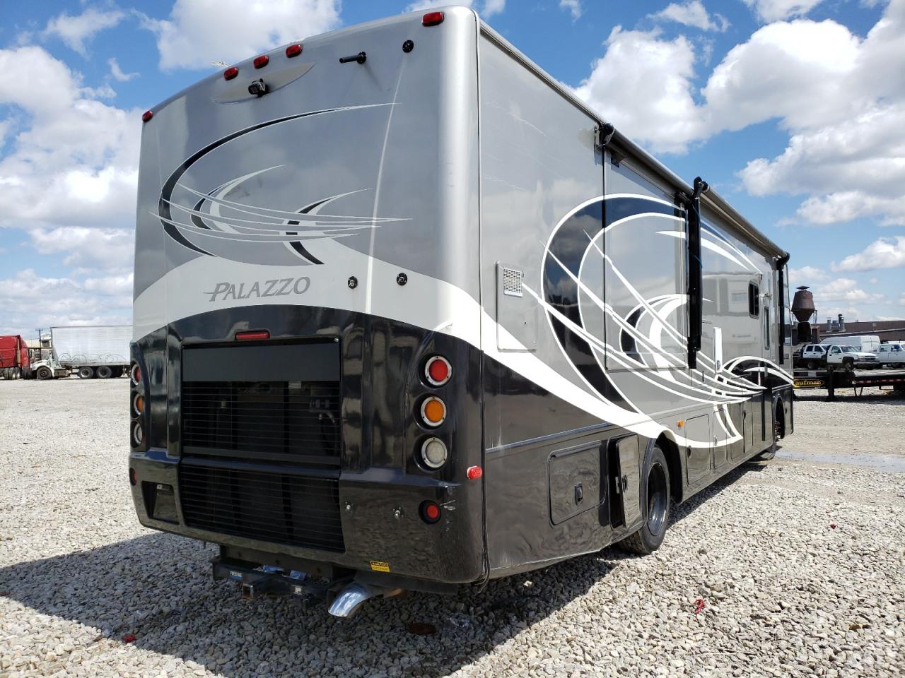 Photo 4 from auction – 2013 FREIGHTLINER CHASSIS XC with VIN 4UZACJDT8DCFG7223