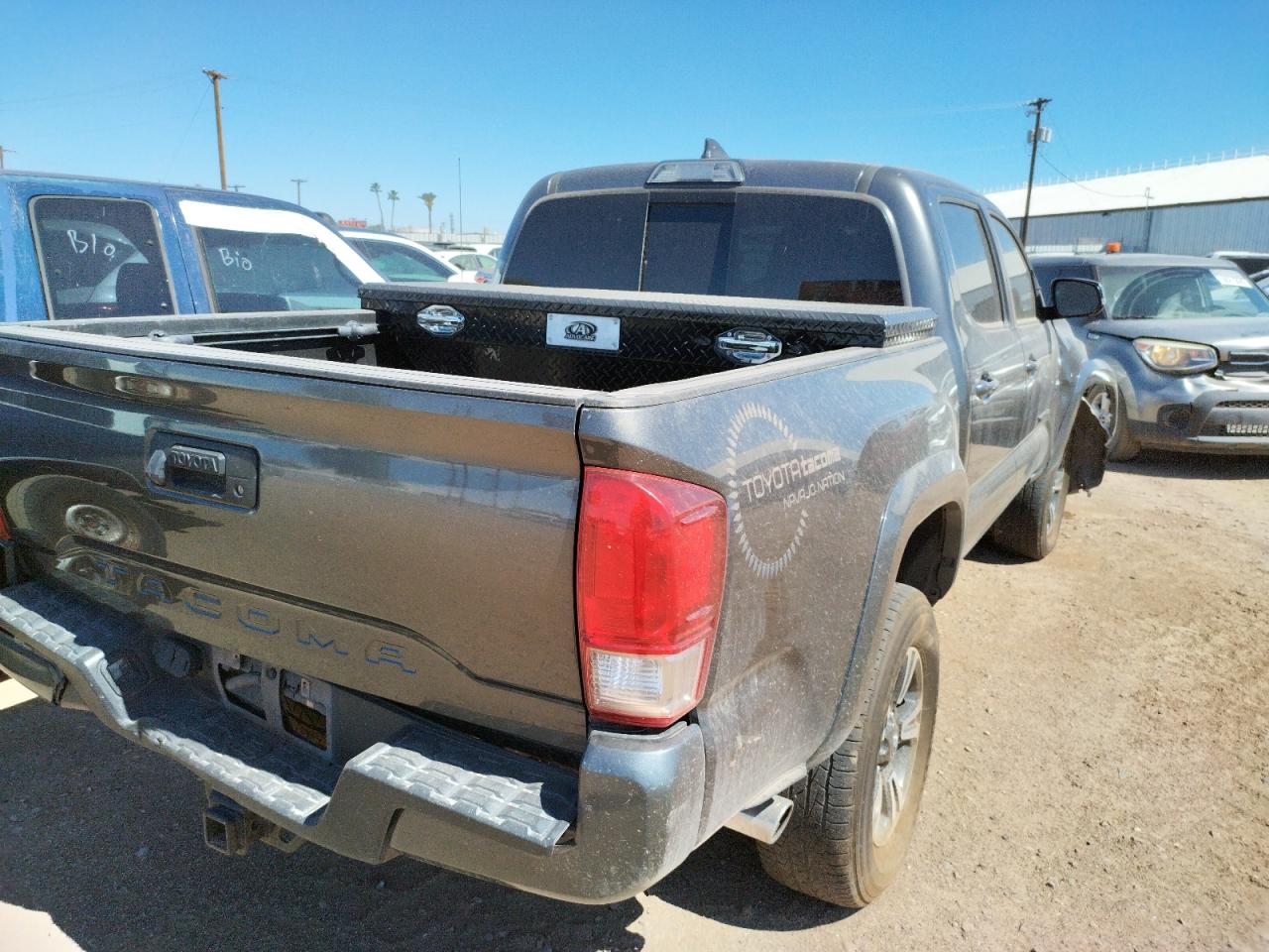 Photo 4 from auction – 2017 TOYOTA TACOMA DOU with VIN 3TMCZ5AN4HM082155