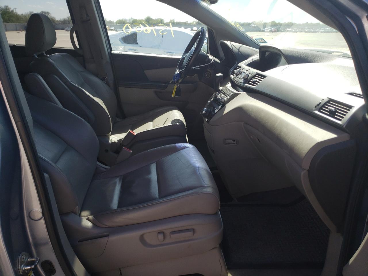 Photo 5 from auction – 2011 HONDA ODYSSEY TO with VIN 5FNRL5H93BB073429