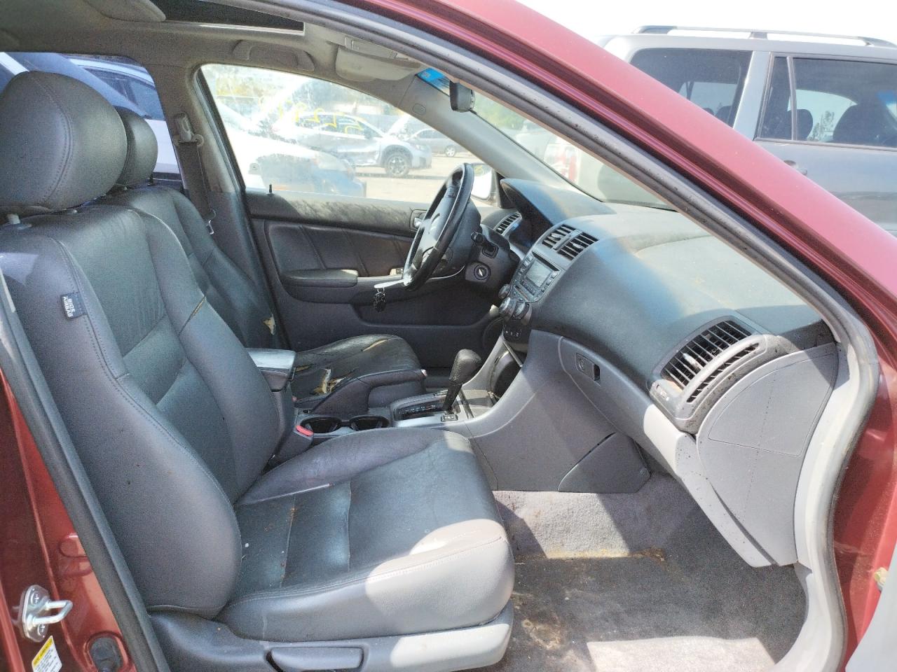 Photo 5 from auction – 2004 HONDA ACCORD EX with VIN JHMCM56884C032404