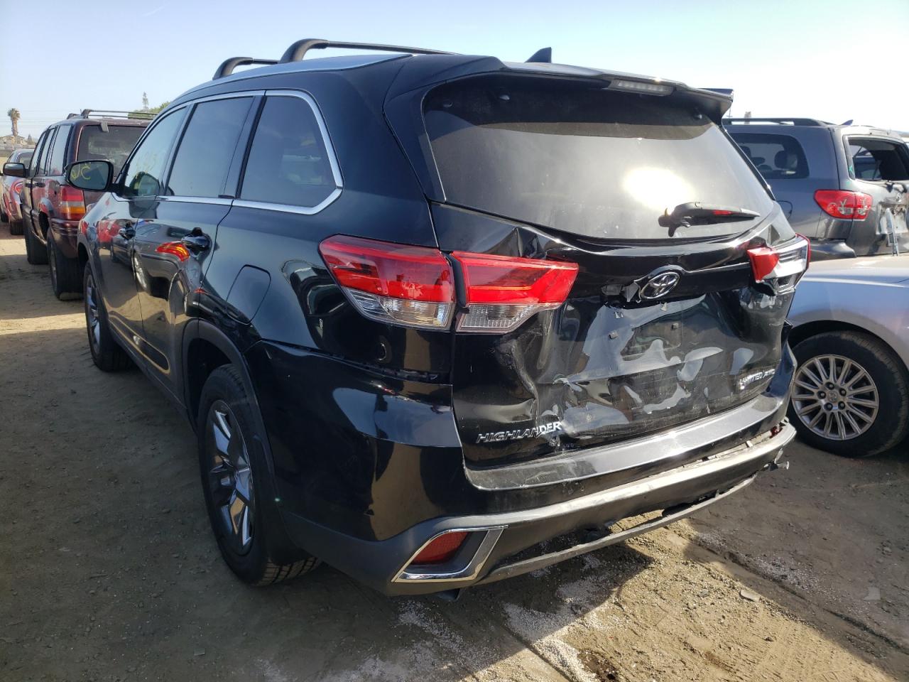 Photo 3 from auction – 2017 TOYOTA HIGHLANDER with VIN 5TDDZRFHXHS366159