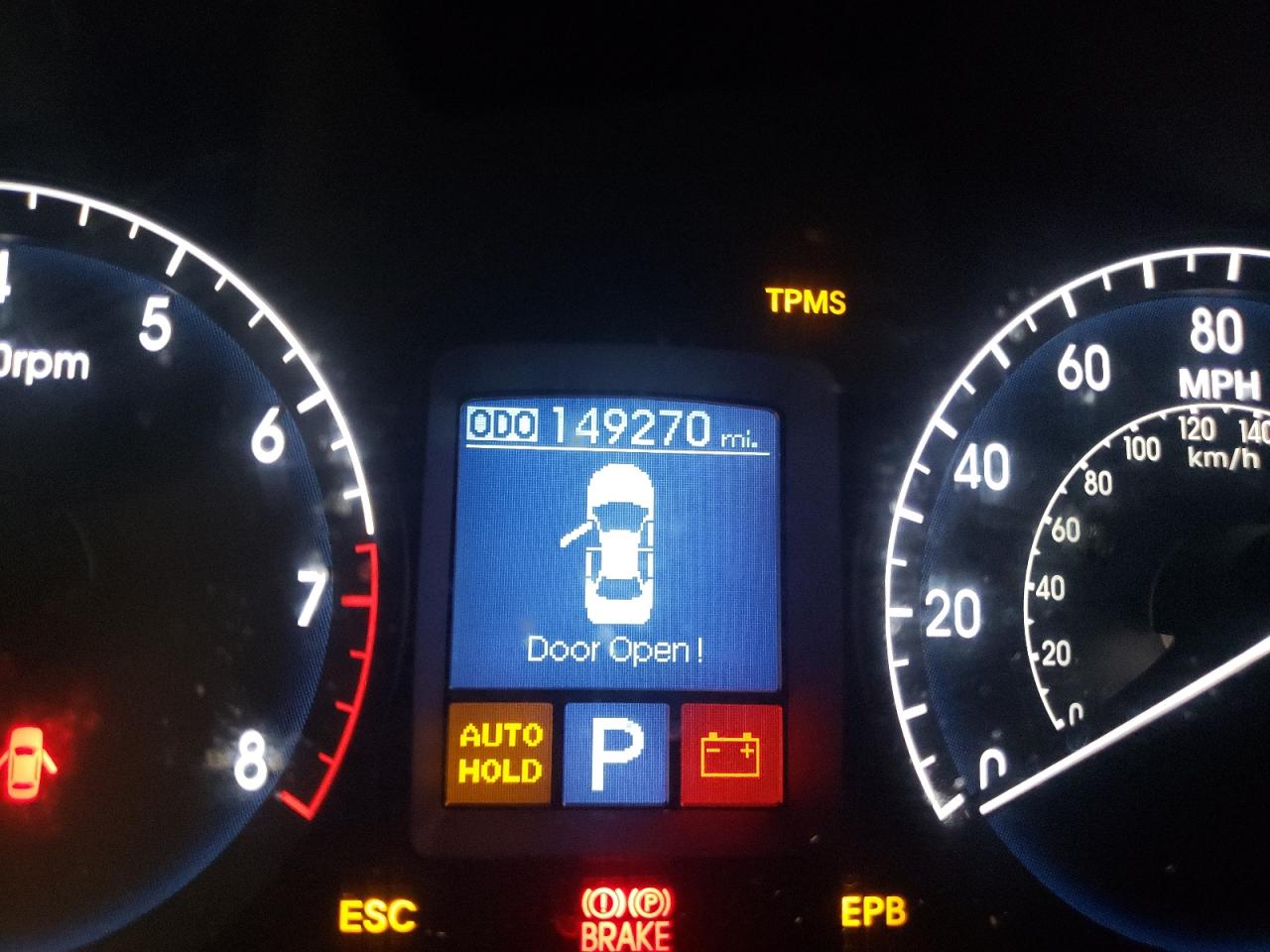 Photo 8 from auction – 2011 HYUNDAI GENESIS 4. with VIN KMHGC4DF1BU121901