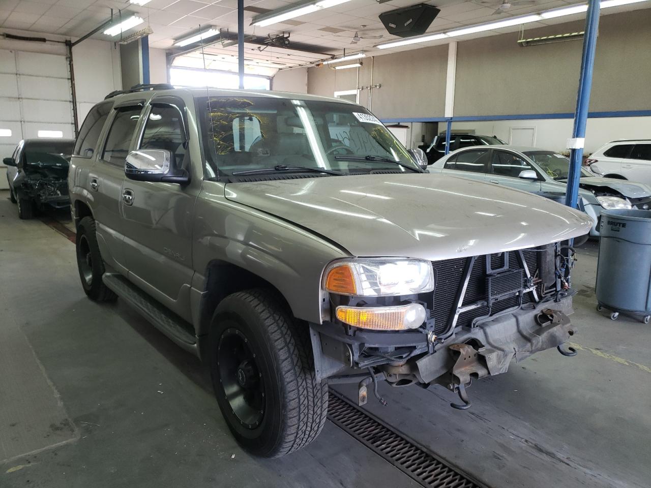 GMC DENALI 2001 with VIN 1GKEK63U11J266953 - Photo from auction