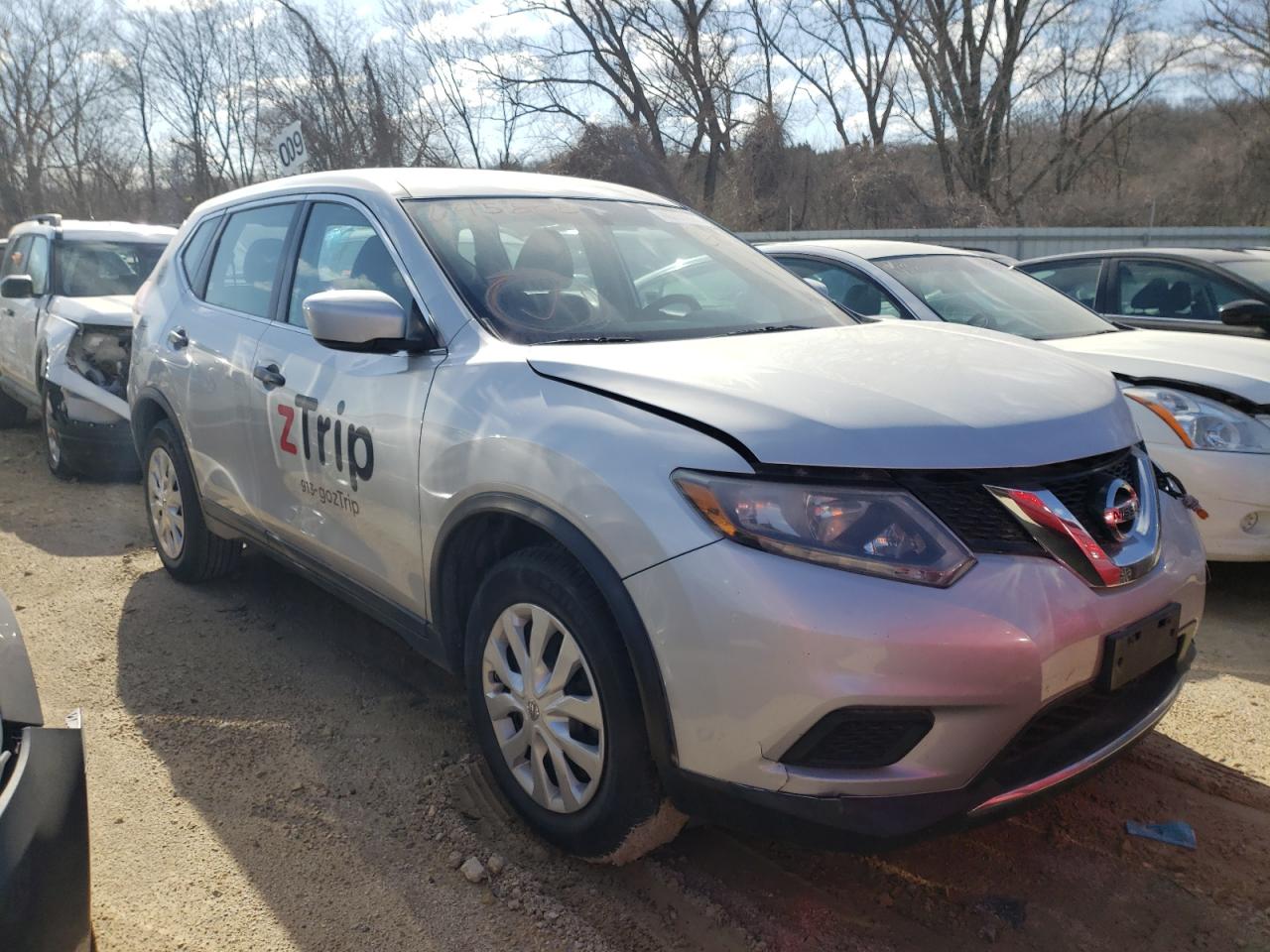 NISSAN ROGUE S 2016 with VIN KNMAT2MV1GP645805 - Photo from auction