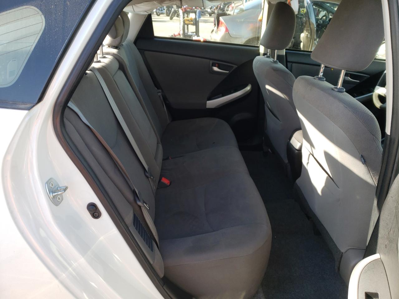 Photo 6 from auction – 2015 TOYOTA PRIUS with VIN JTDKN3DU7F1929808