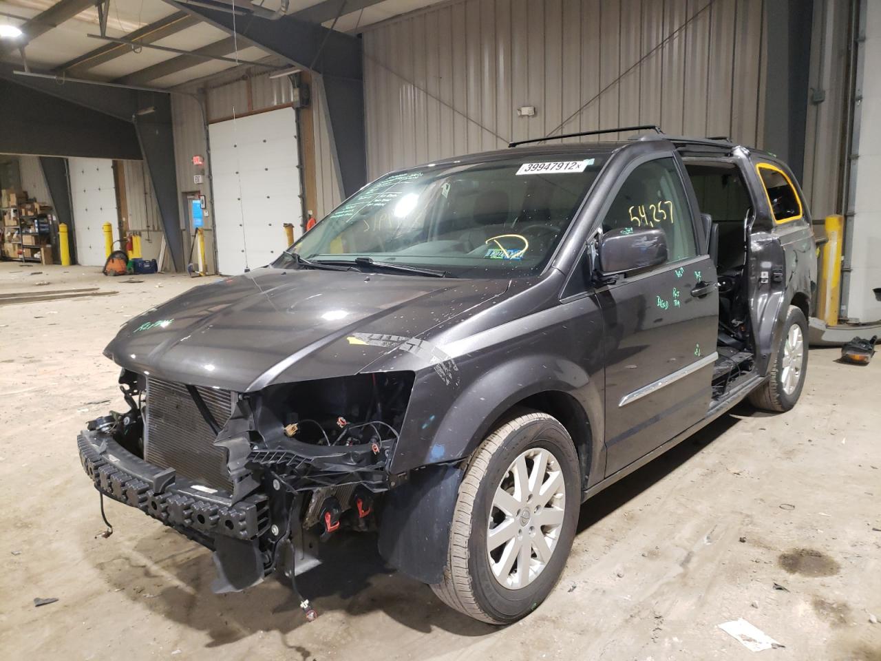 Photo 2 from auction – 2016 CHRYSLER TOWN & COU with VIN 2C4RC1BG5GR254513