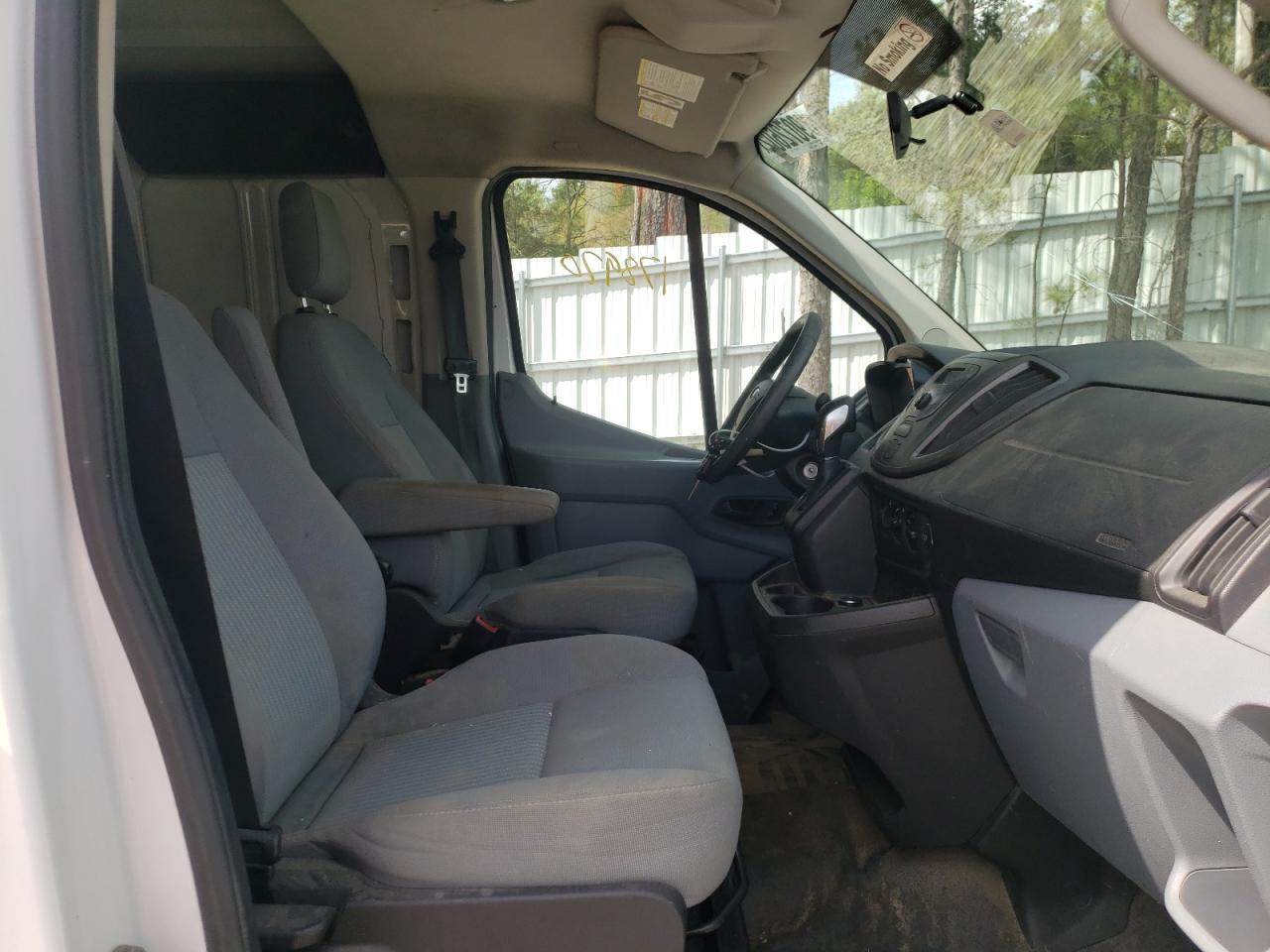 Photo 5 from auction – 2015 FORD TRANSIT T- with VIN 1FTYR1ZM0FKA94611