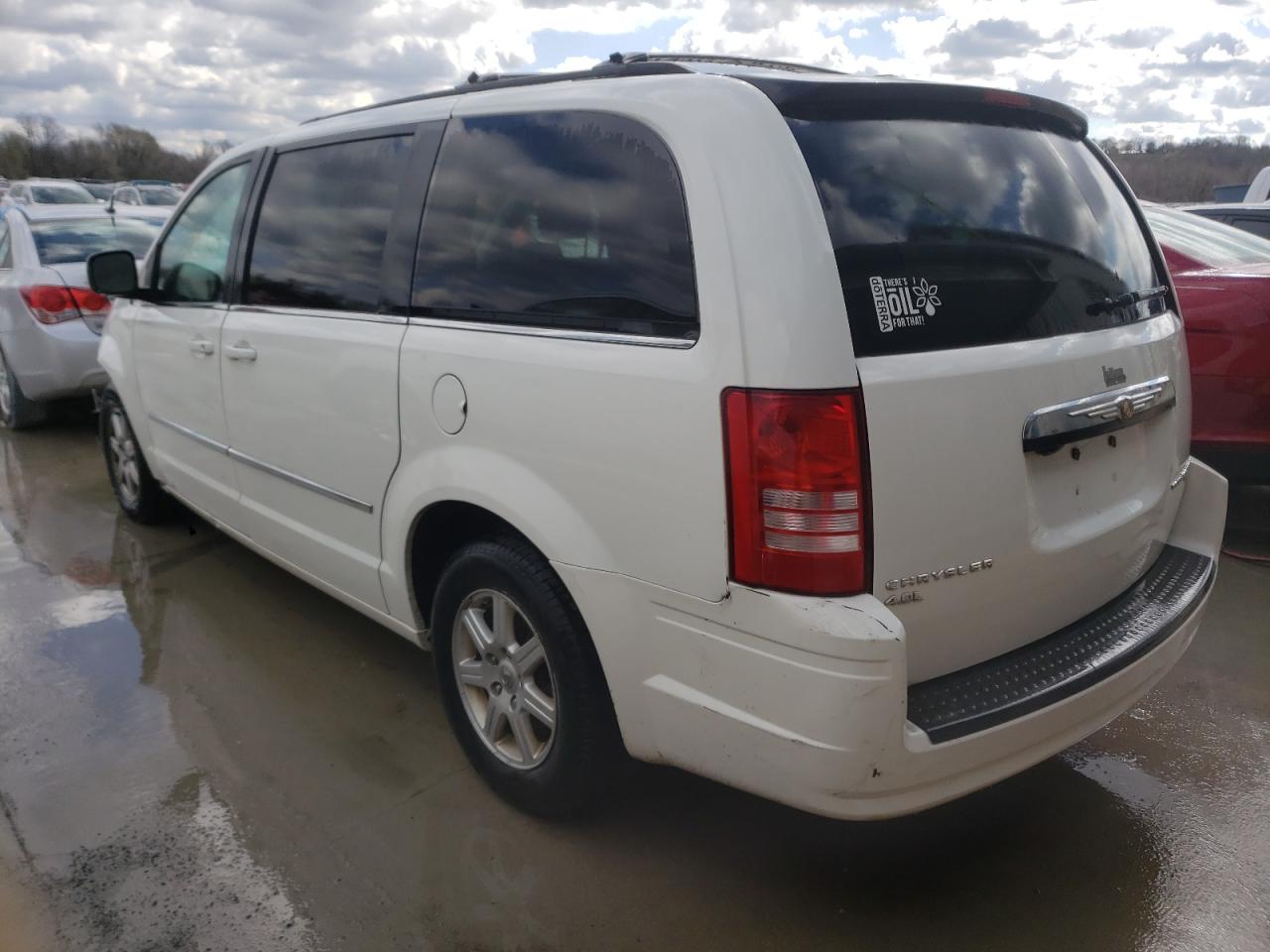 Photo 3 from auction – 2010 CHRYSLER TOWN & COU with VIN 2A4RR8DX8AR405009