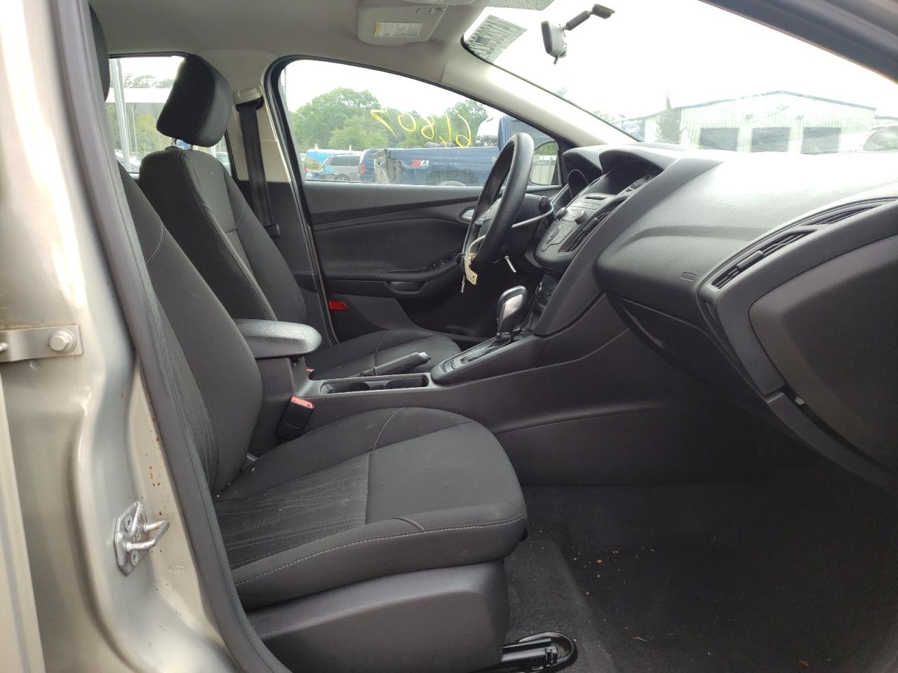 Photo 5 from auction – 2016 FORD FOCUS SE with VIN 1FADP3F28GL371056