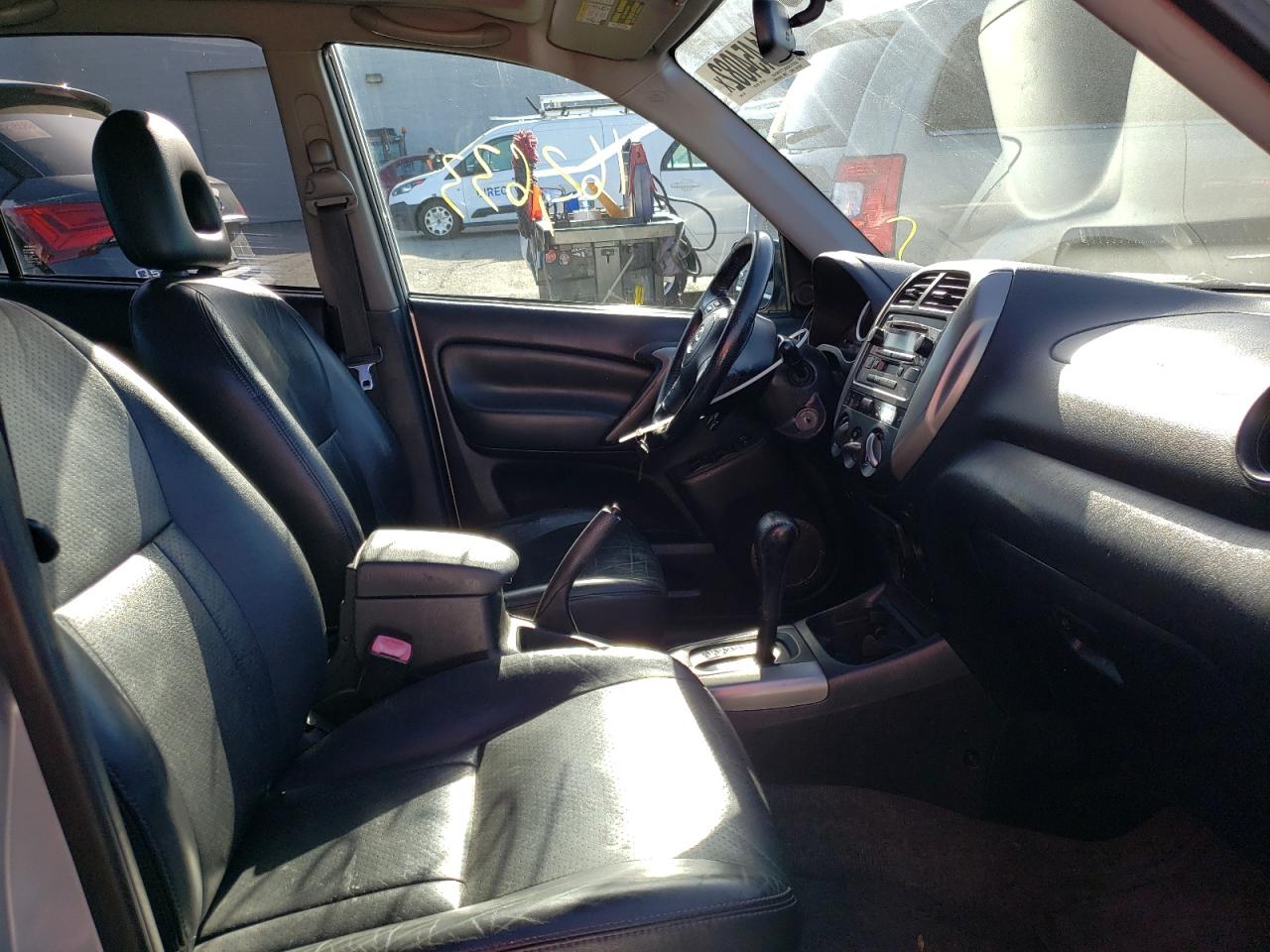 Photo 5 from auction – 2005 TOYOTA RAV4 with VIN JTEHD20V156034527