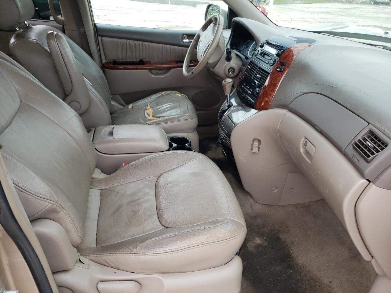 Photo 5 from auction – 2004 TOYOTA SIENNA XLE with VIN 5TDZA22C44S199628