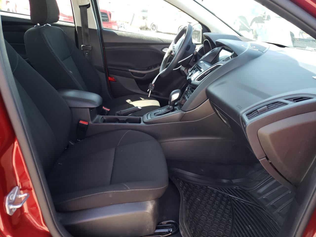 صورة رقم 5 من المزاد - 2017 FORD FOCUS SEL مع VIN 1FADP3H20HL336364