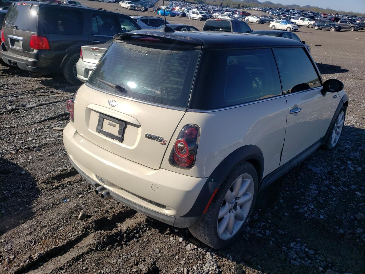 Photo 4 from auction – 2005 MINI COOPER S with VIN WMWRE33585TL10188