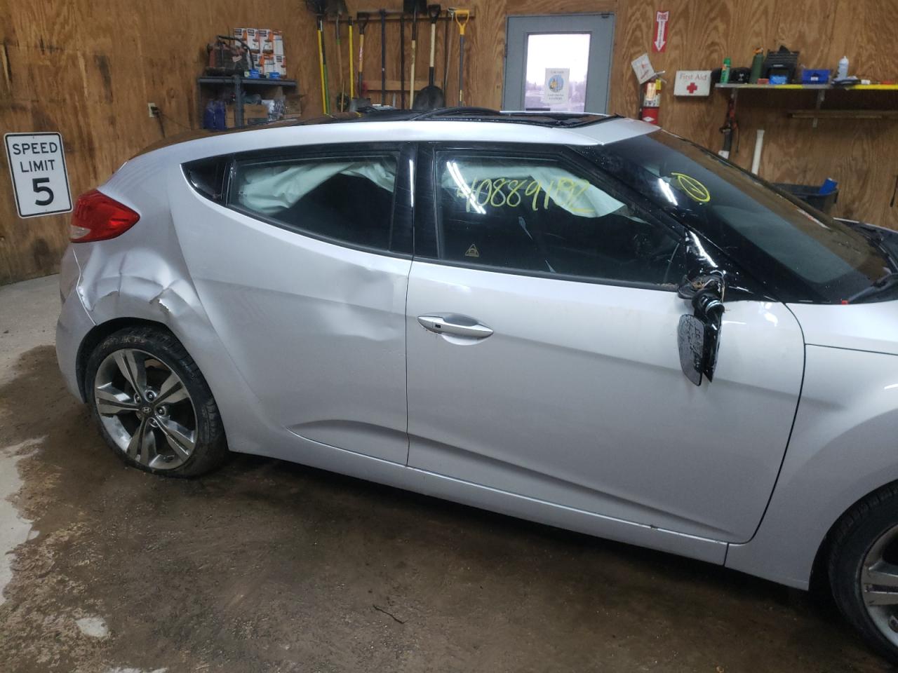 Photo 9 from auction – 2017 HYUNDAI VELOSTER with VIN KMHTC6ADXHU320418