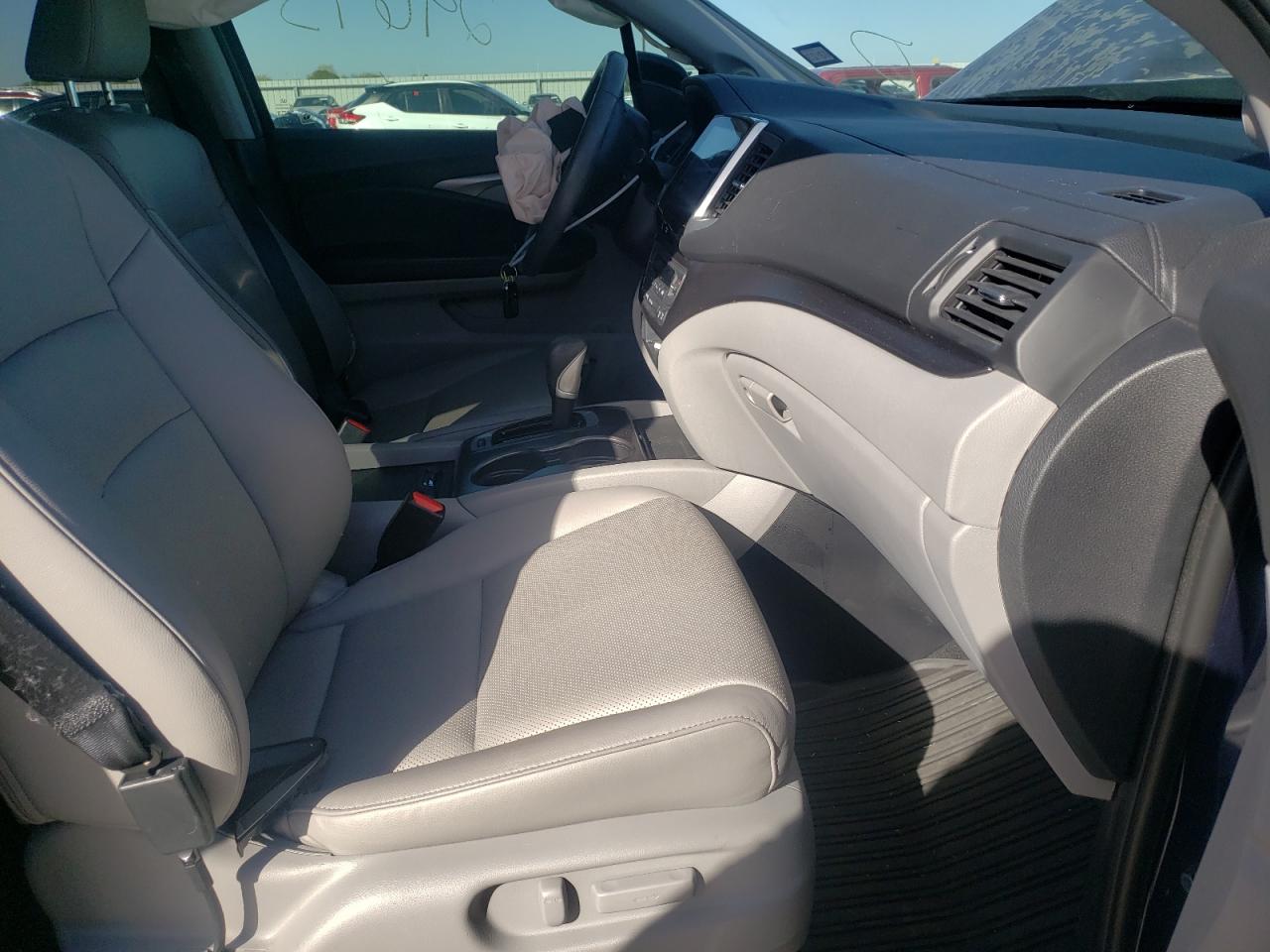 Photo 5 from auction – 2019 HONDA RIDGELINE with VIN 5FPYK2F61KB005806