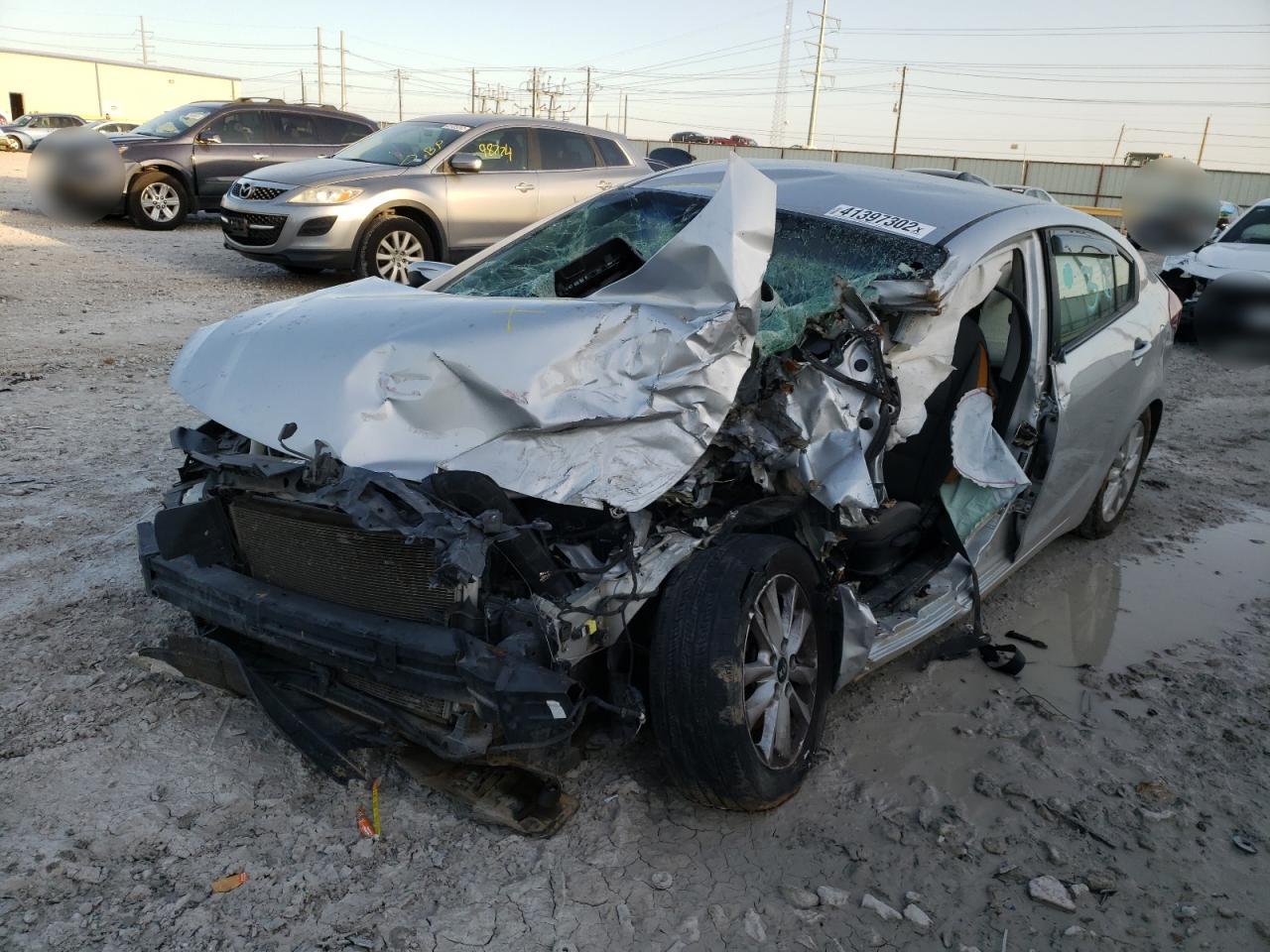 Photo 2 from auction – 2017 KIA FORTE LX with VIN 3KPFL4A79HE008797