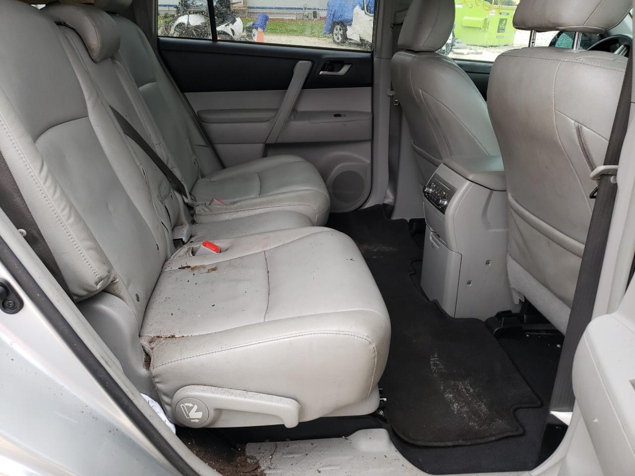 Photo 6 from auction – 2013 TOYOTA HIGHLANDER with VIN 5TDZA3EH8DS032959